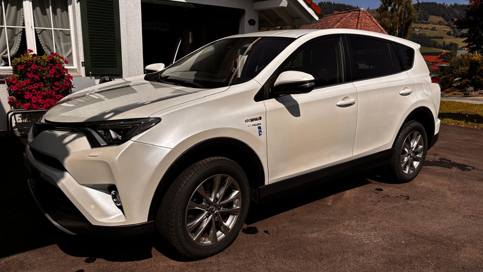 TOYOTA 2.5 HSD Sol Premium FWD-image-0
