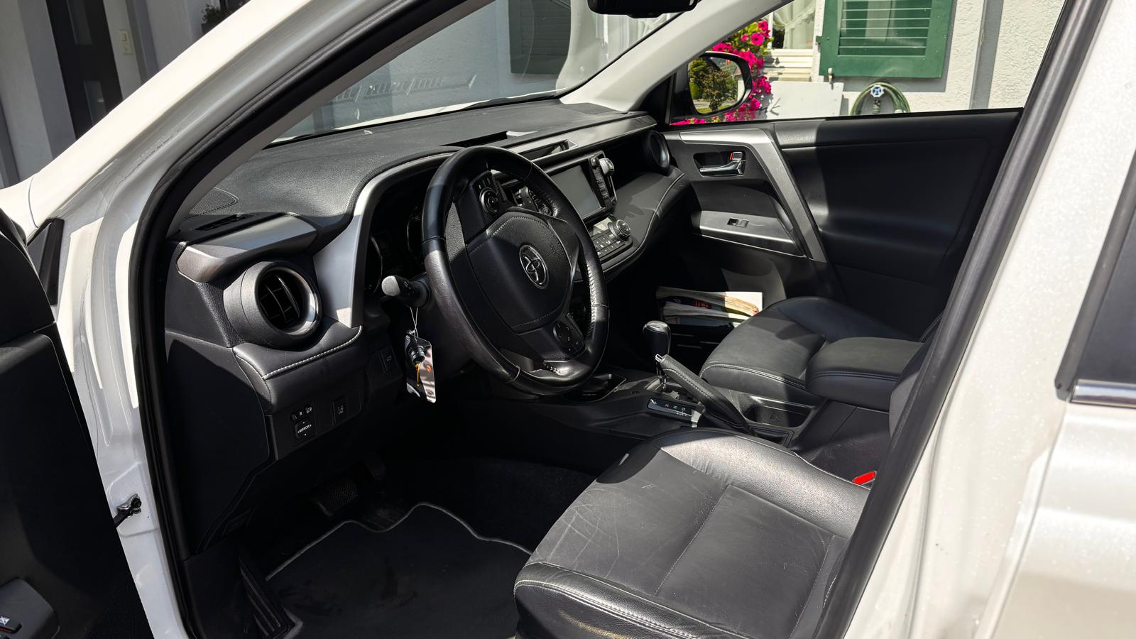 TOYOTA 2.5 HSD Sol Premium FWD-image-5