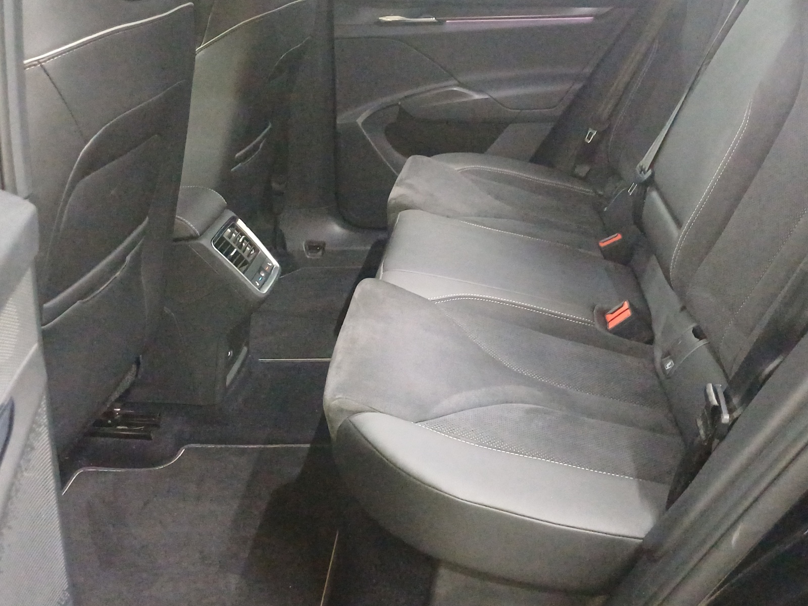 SKODA Enyaq iV 80x SportLine-image-12