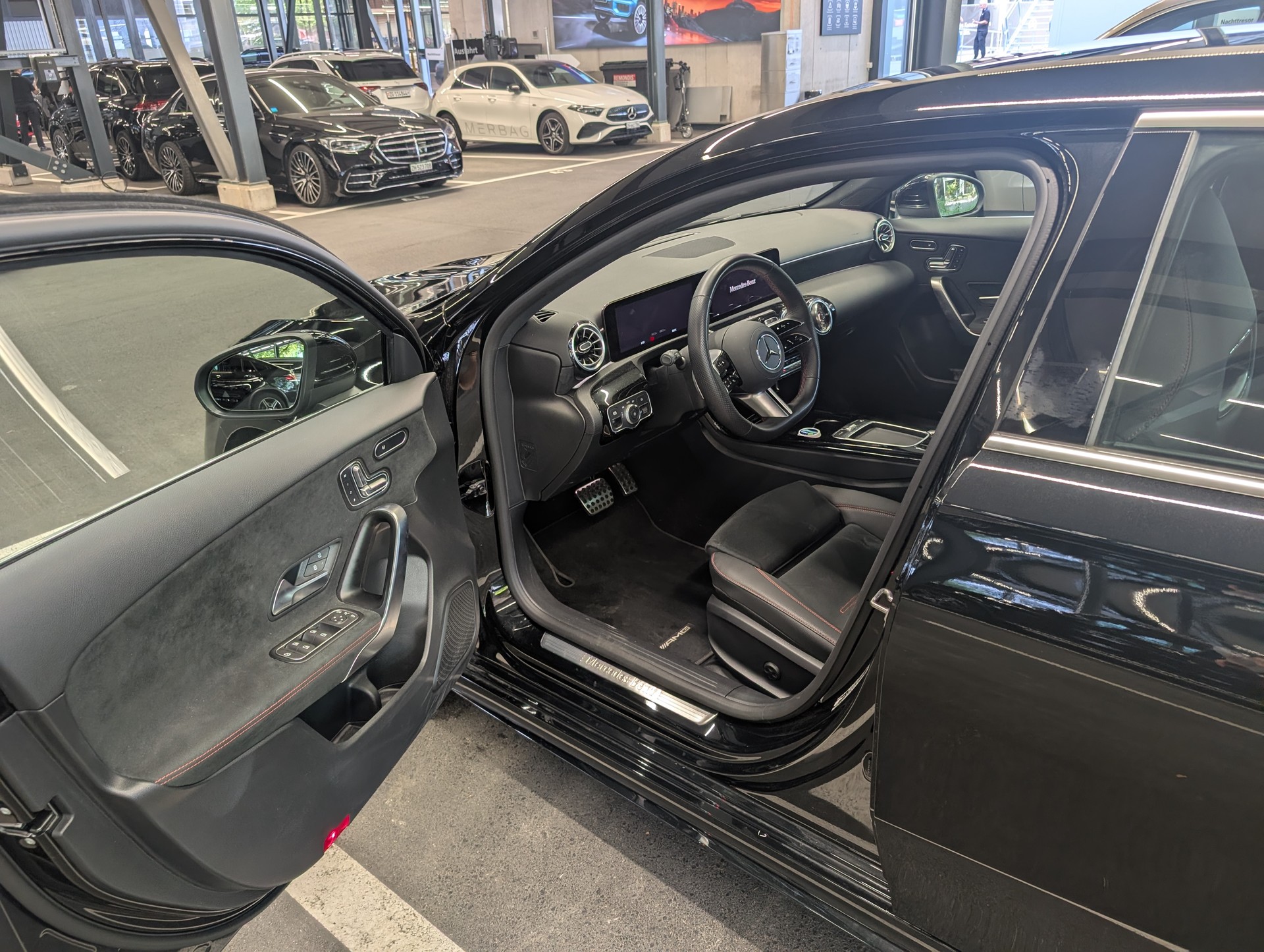 MERCEDES-BENZ A 180 d-image-2
