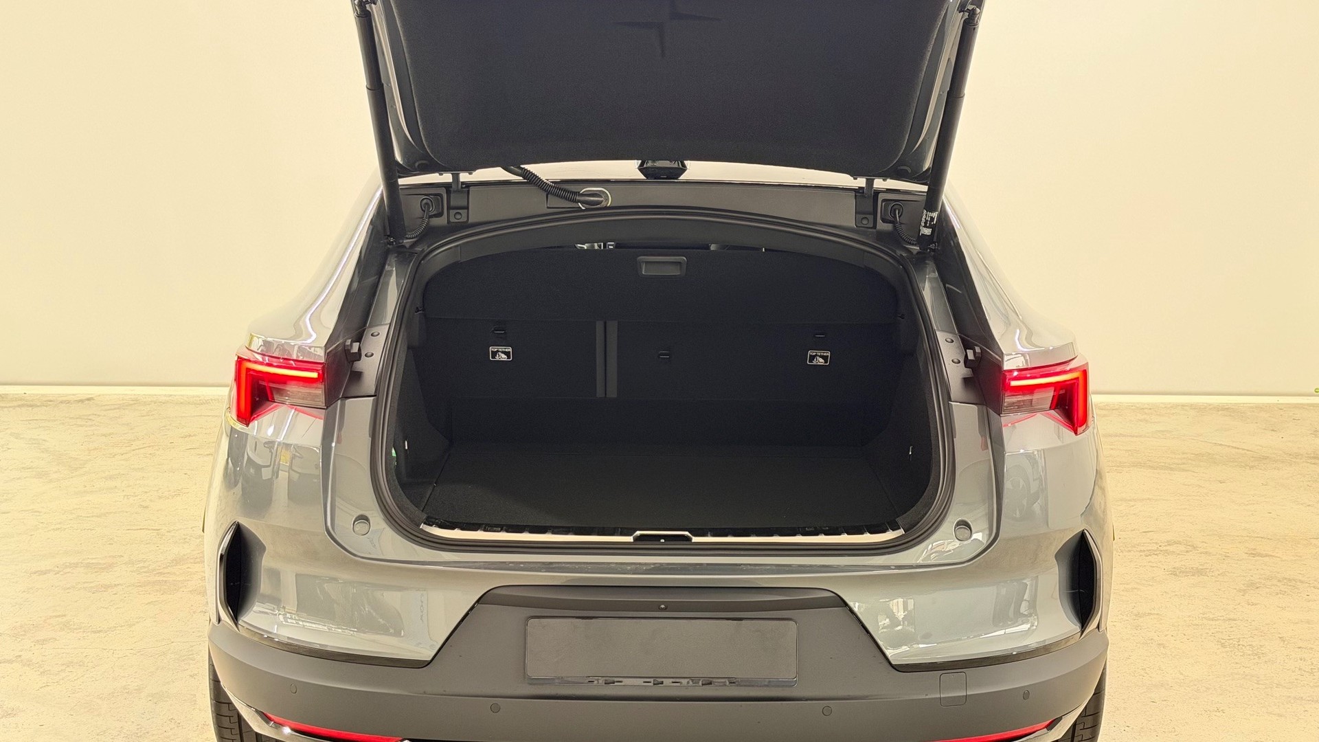 POLESTAR 4 Long Range Dual Motor Prime-image-12