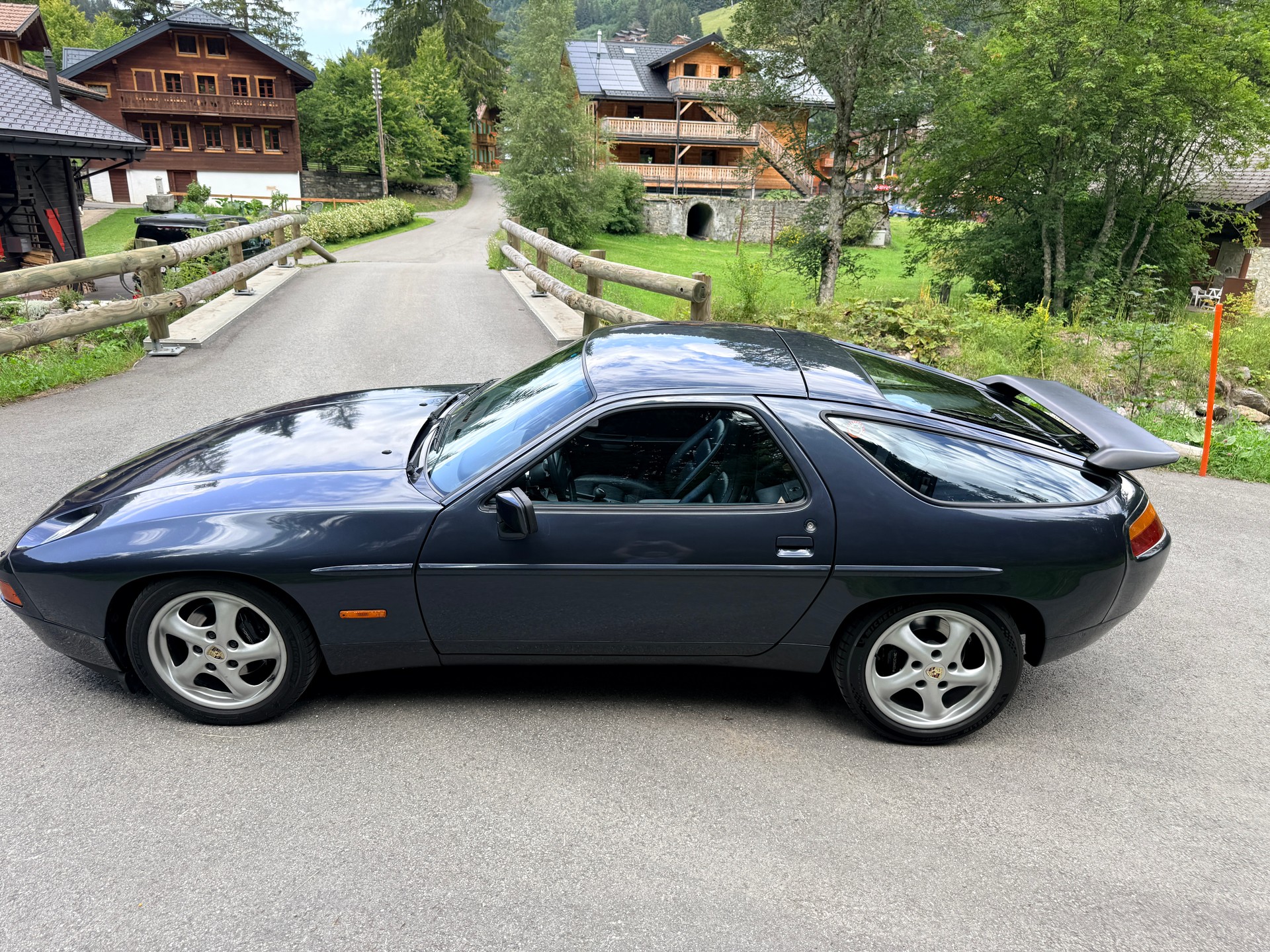PORSCHE 928 S4-image-15