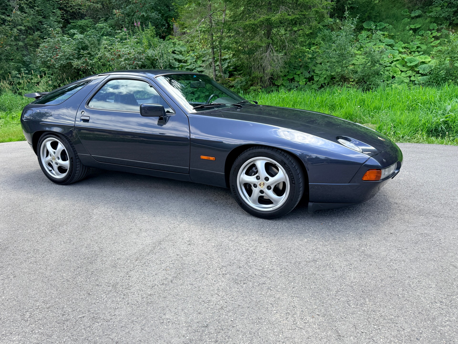 PORSCHE 928 S4-image-5