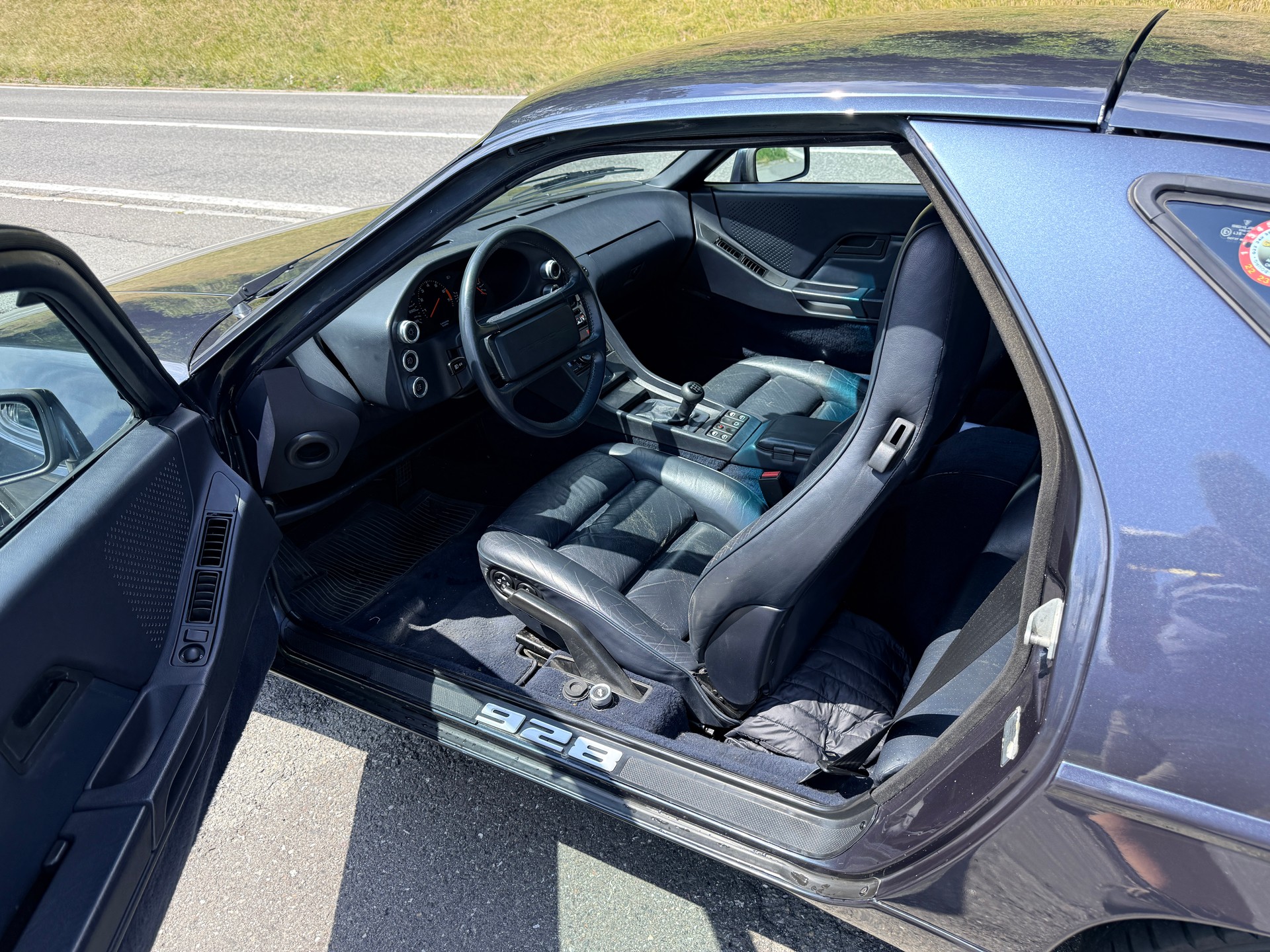 PORSCHE 928-image-1