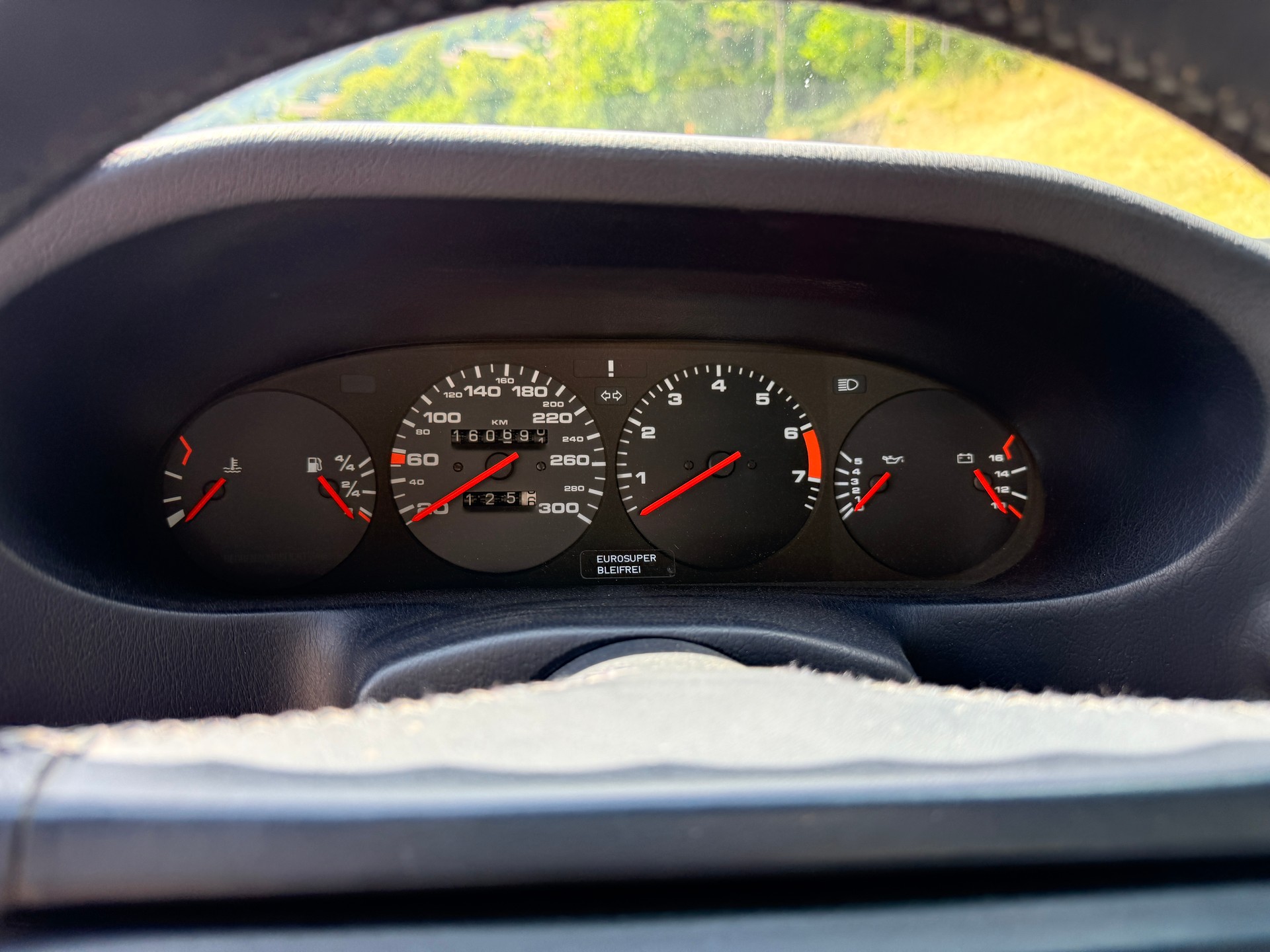 PORSCHE 928-image-2