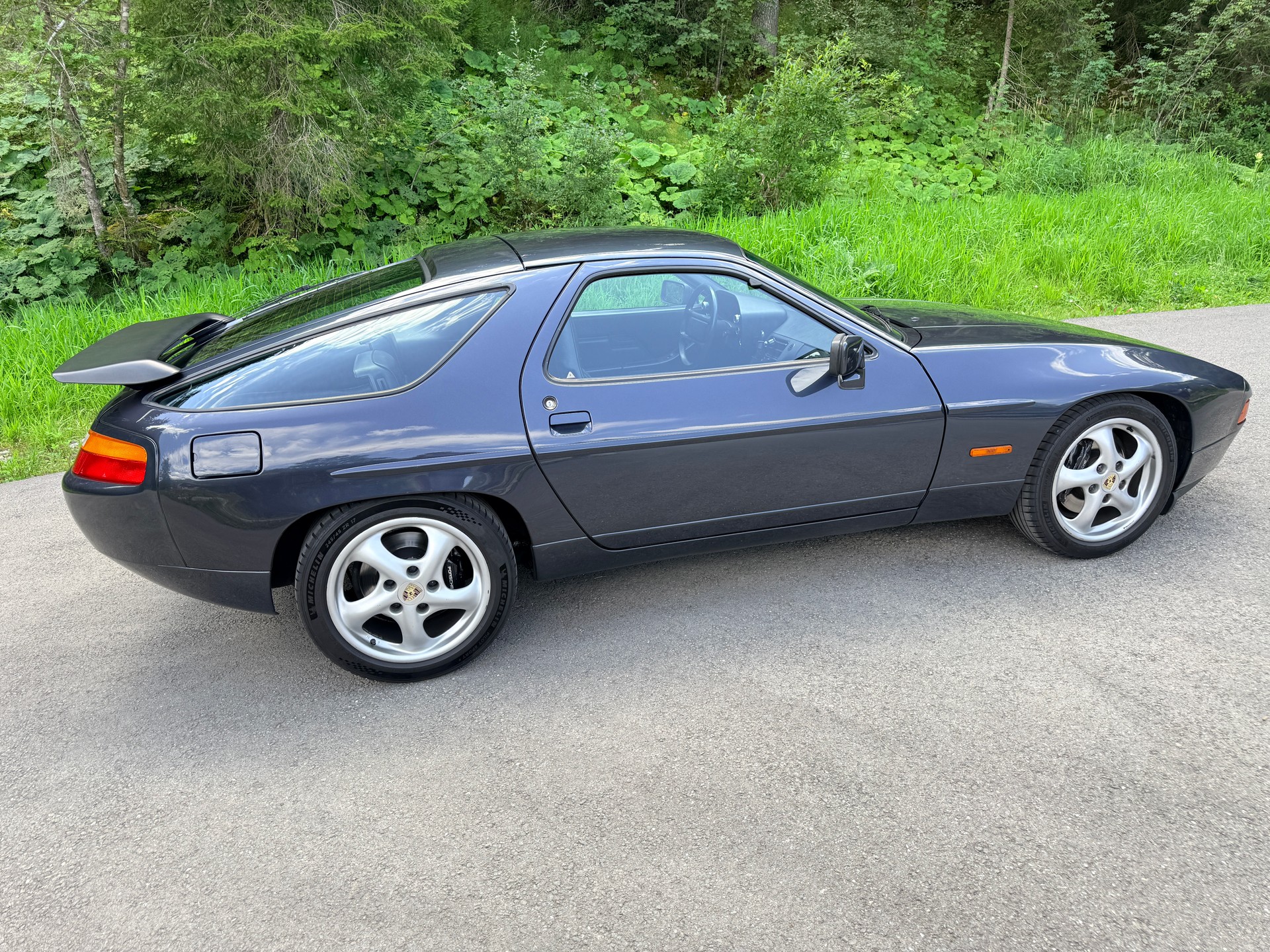 PORSCHE 928 S4-image-7