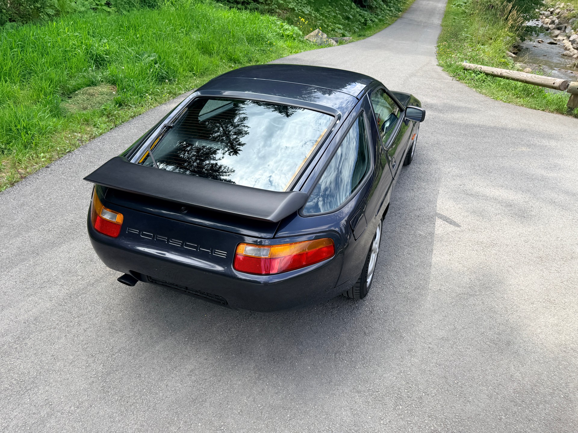 PORSCHE 928 S4-image-10