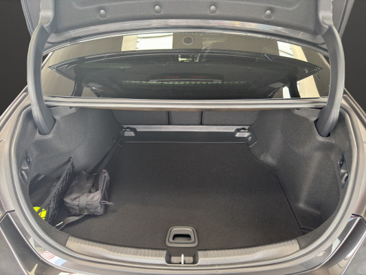 MERCEDES-BENZ C 300 4 Matic-image-12