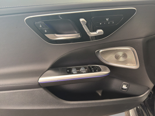 MERCEDES-BENZ C 300 4 Matic-image-9