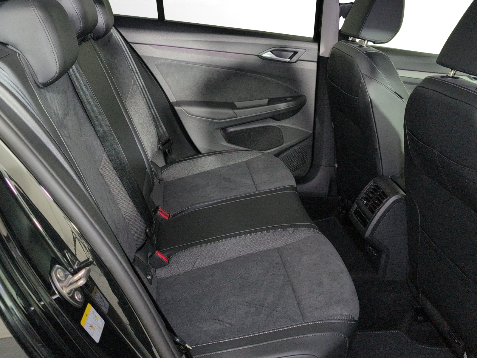 VW Golf 1.5 TSI PHEV Style-image-8