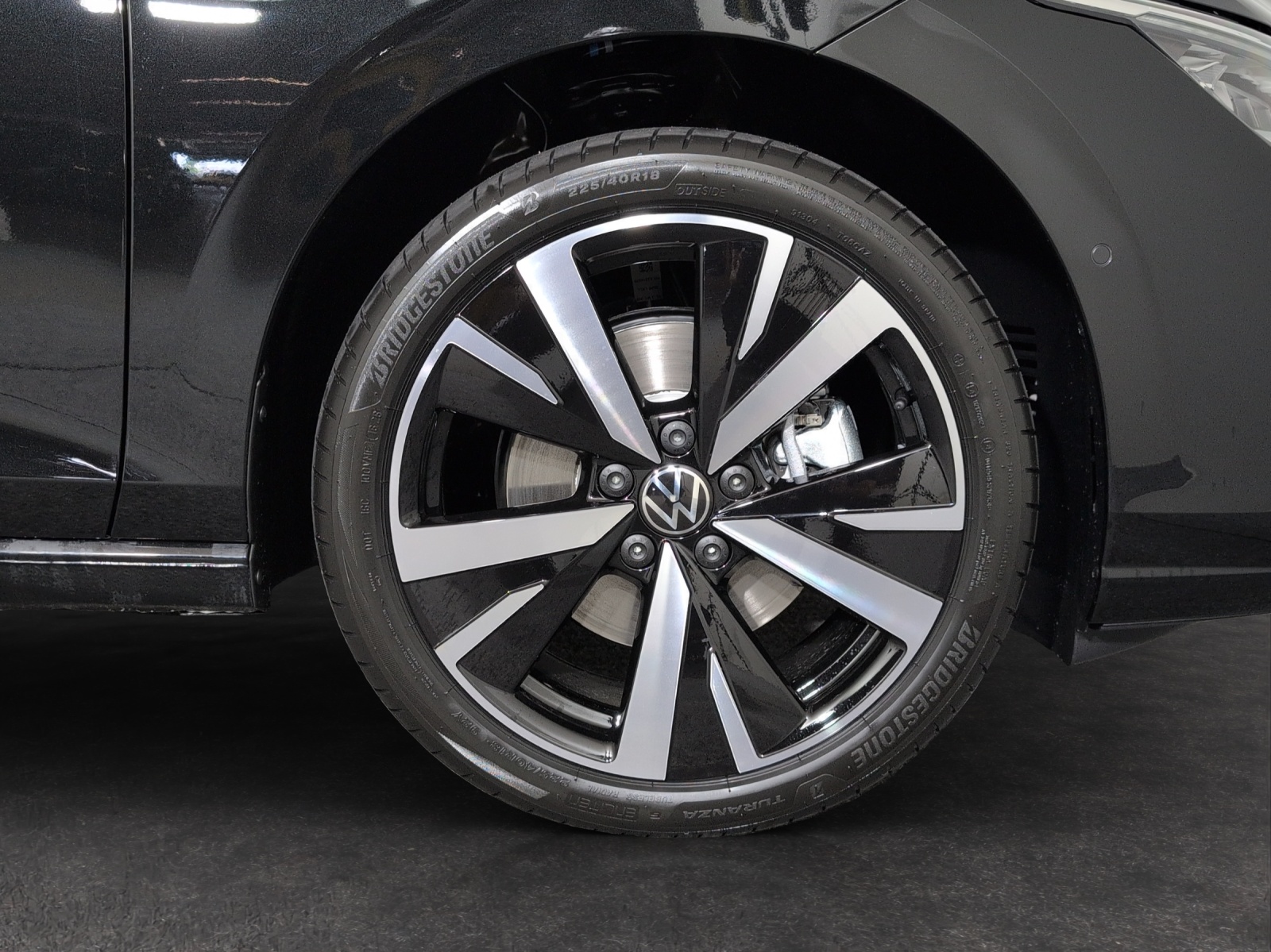 VW Golf 1.5 TSI PHEV Style-image-4