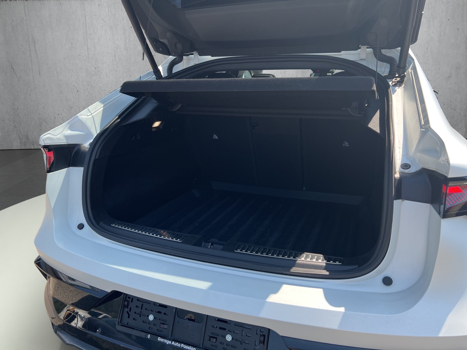 RENAULT Rafale 1.2 E-Tech Hybrid 200 Esprit Alpine-image-10