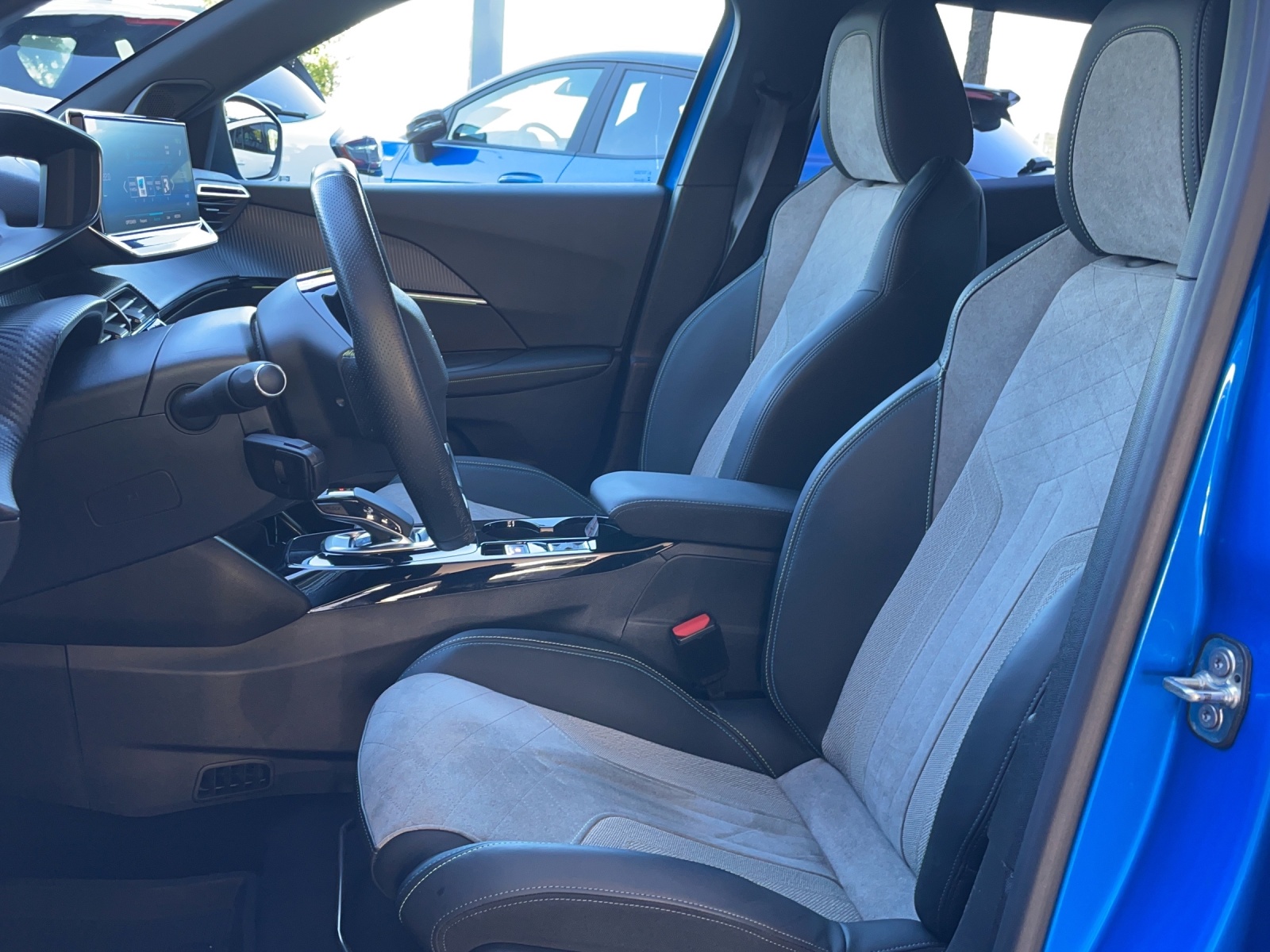 PEUGEOT 2008 e-GT-image-5