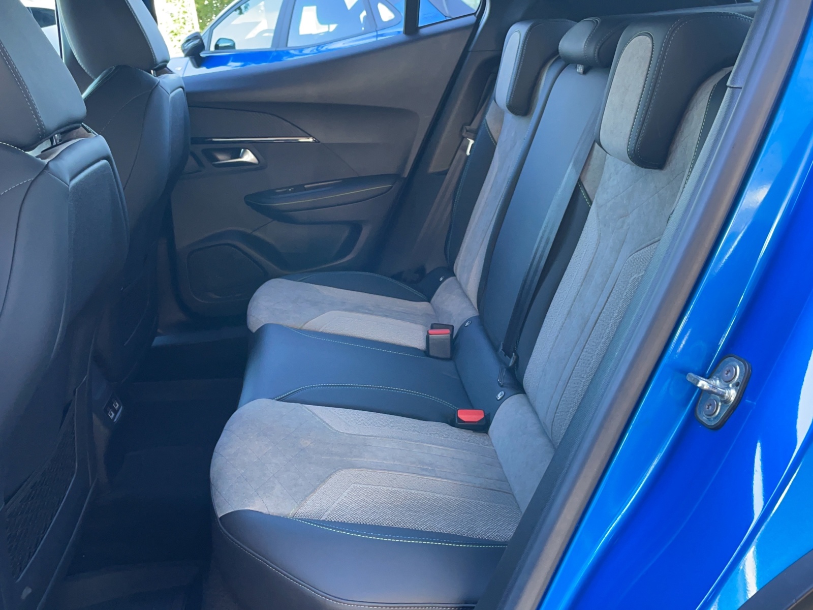 PEUGEOT 2008 e-GT-image-10