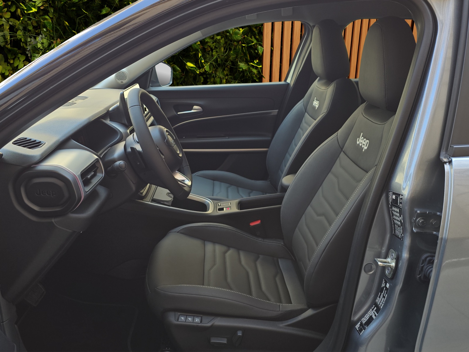 JEEP Avenger 1.2 Turbo MHEV Summit-image-8