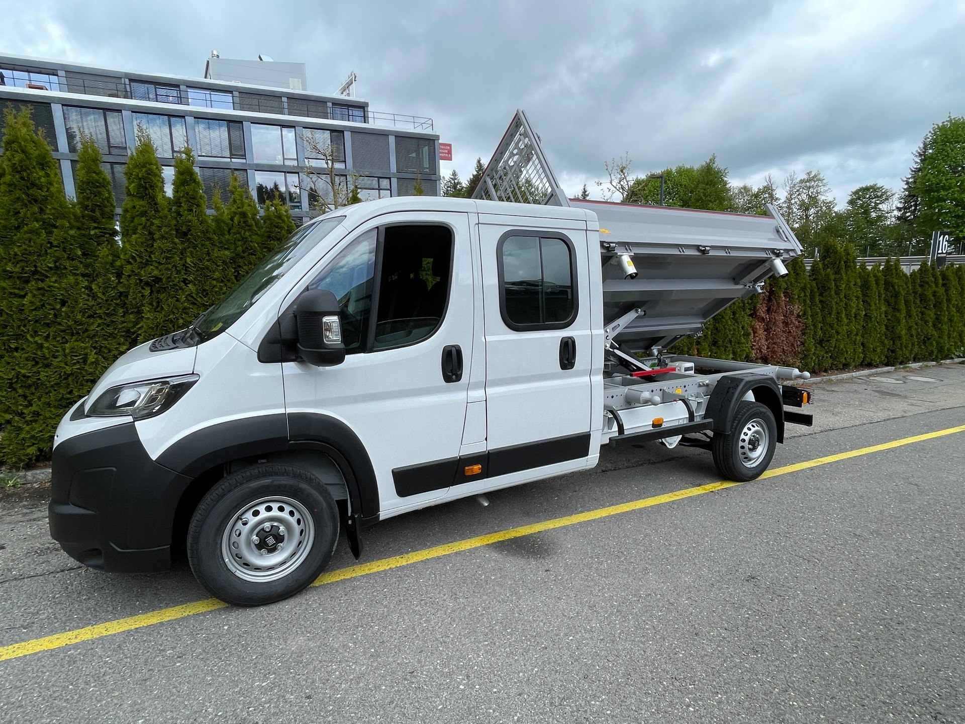 FIAT Ducato 35 L3 Maxi Doka Dreiseiten-Kipper mit AHK-image-0