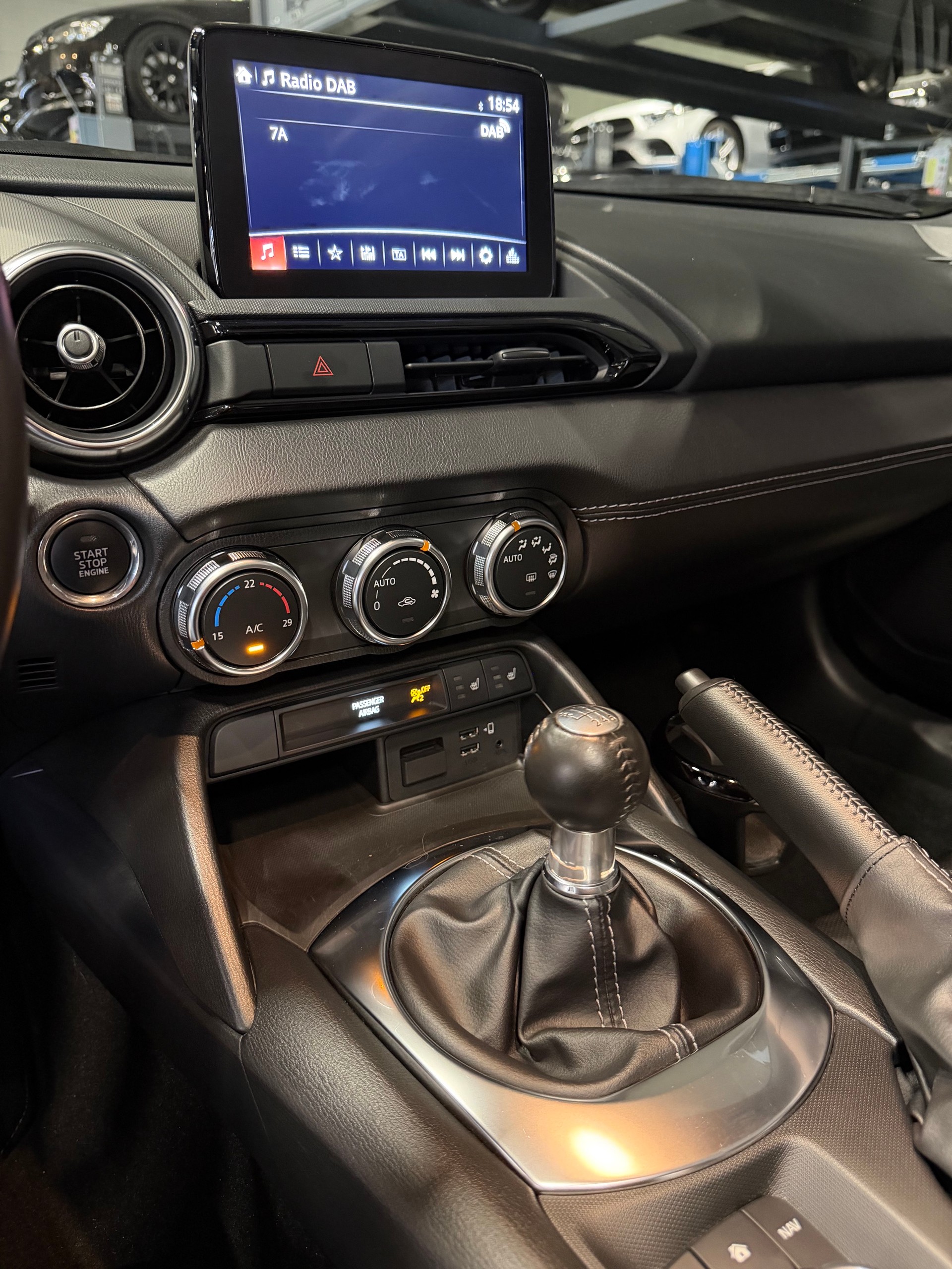 MAZDA MX-5 SKYACTIV-G 184 Revolution-image-9