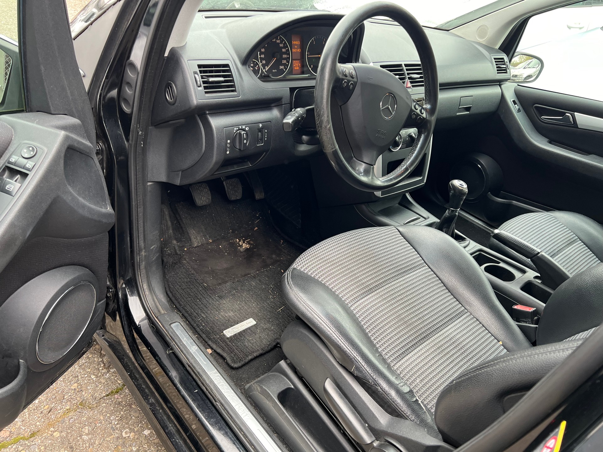 MERCEDES-BENZ A 160 CDI Avantgarde-image-4
