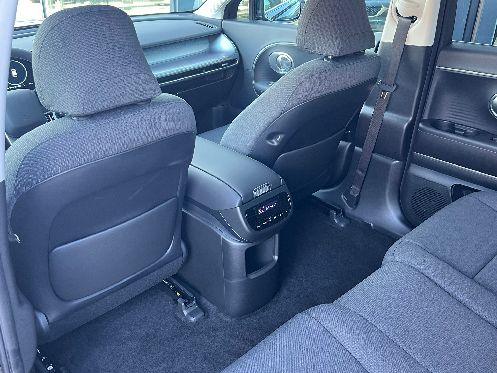 HYUNDAI Ioniq 9 110kWh Amplia 4WD-image-11