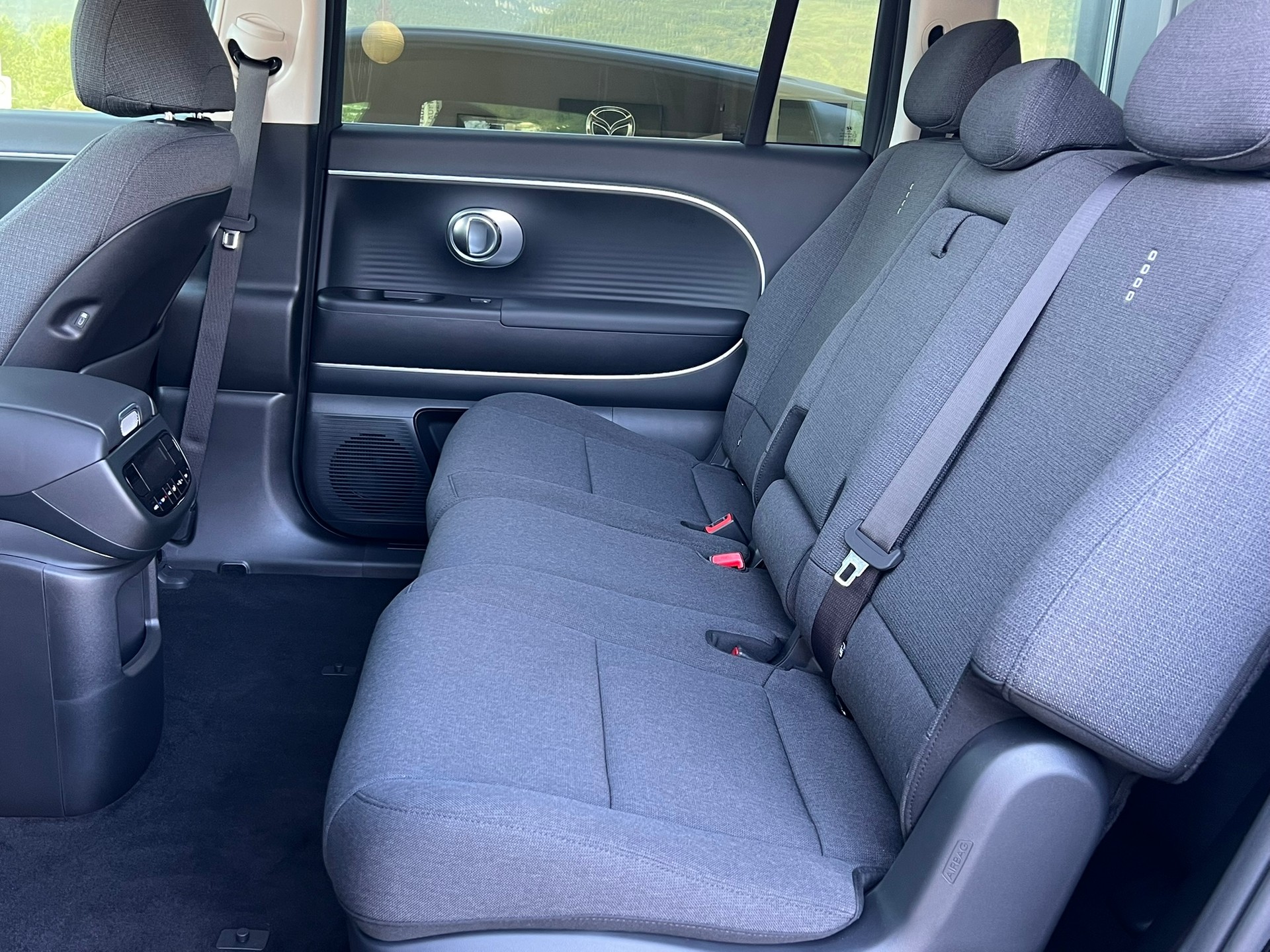 HYUNDAI Ioniq 9 110kWh Amplia 4WD-image-9