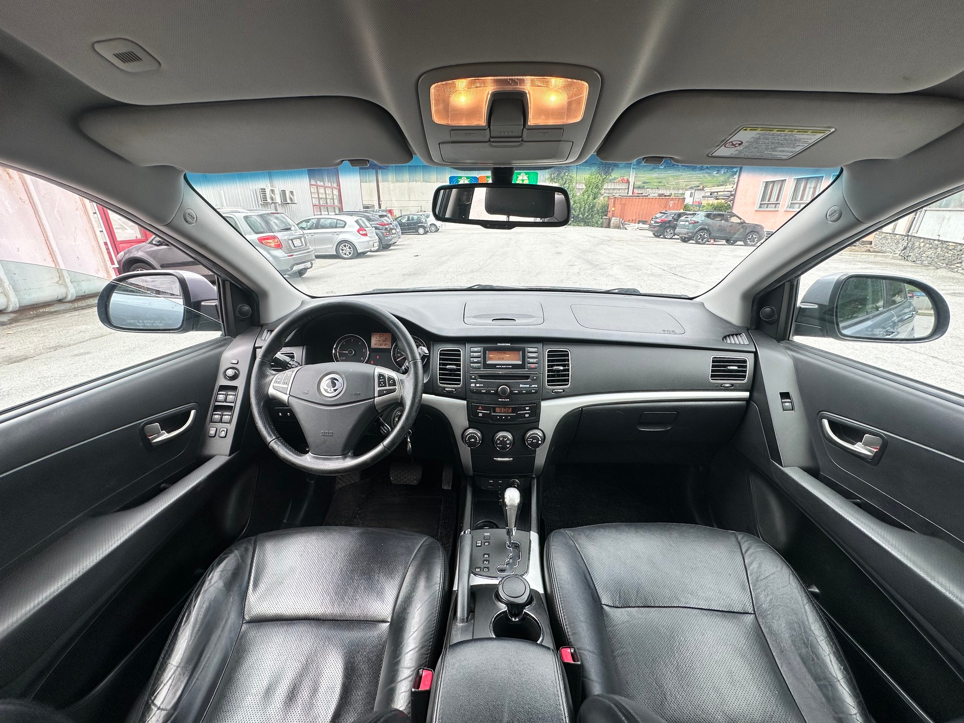 KGM-SsangYong Korando 2.0 e-XDI Quartz 4WD Automatic-image-10
