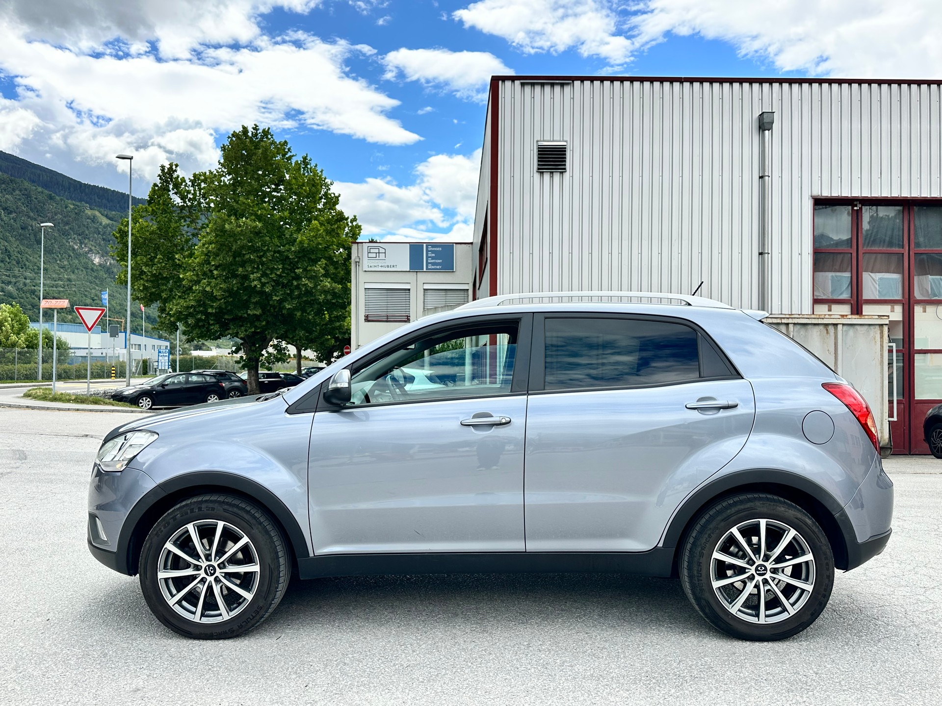 KGM-SsangYong Korando 2.0 e-XDI Quartz 4WD Automatic-image-6