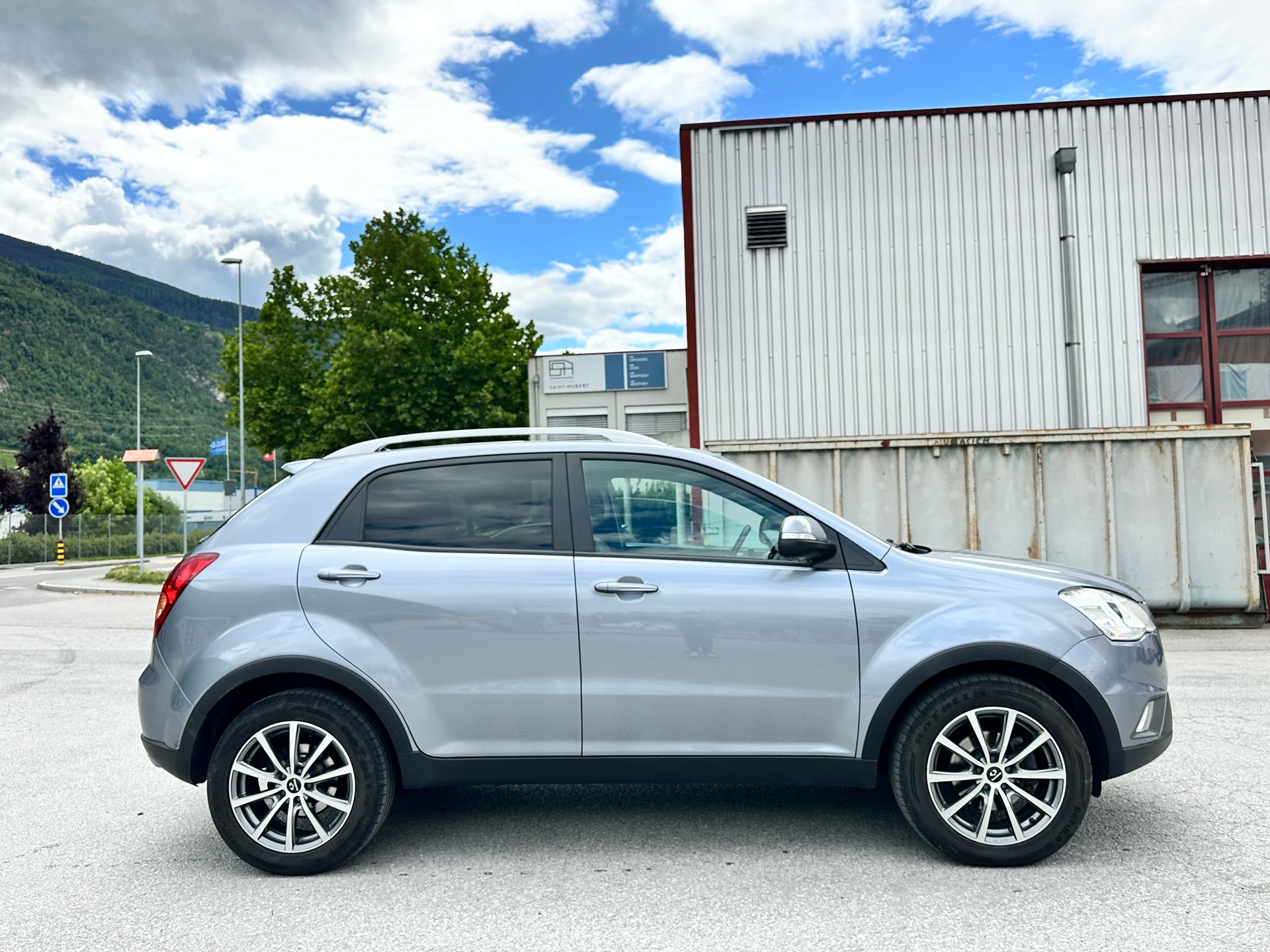 KGM-SsangYong Korando 2.0 e-XDI Quartz 4WD Automatic-image-5