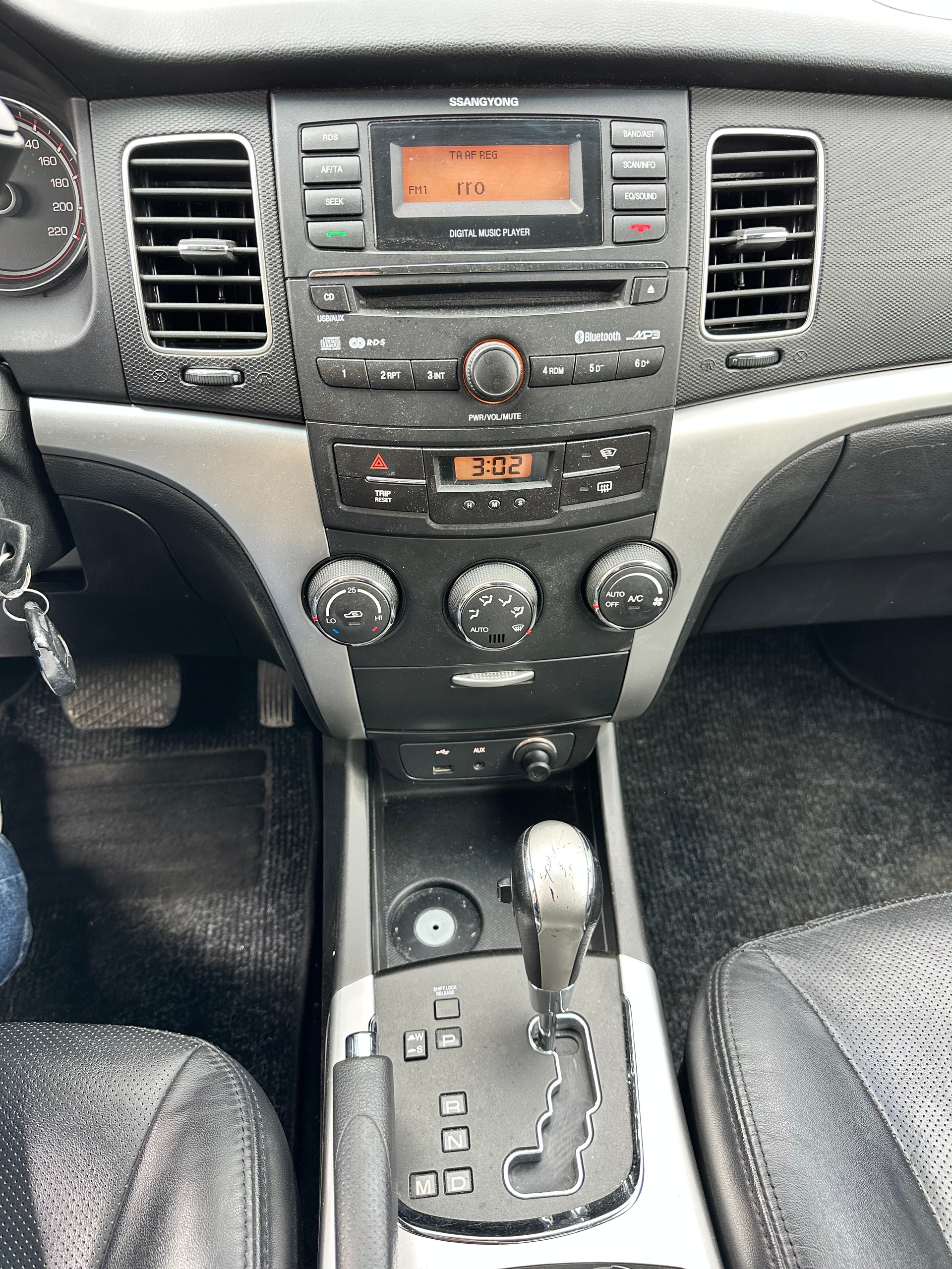 KGM-SsangYong Korando 2.0 e-XDI Quartz 4WD Automatic-image-14