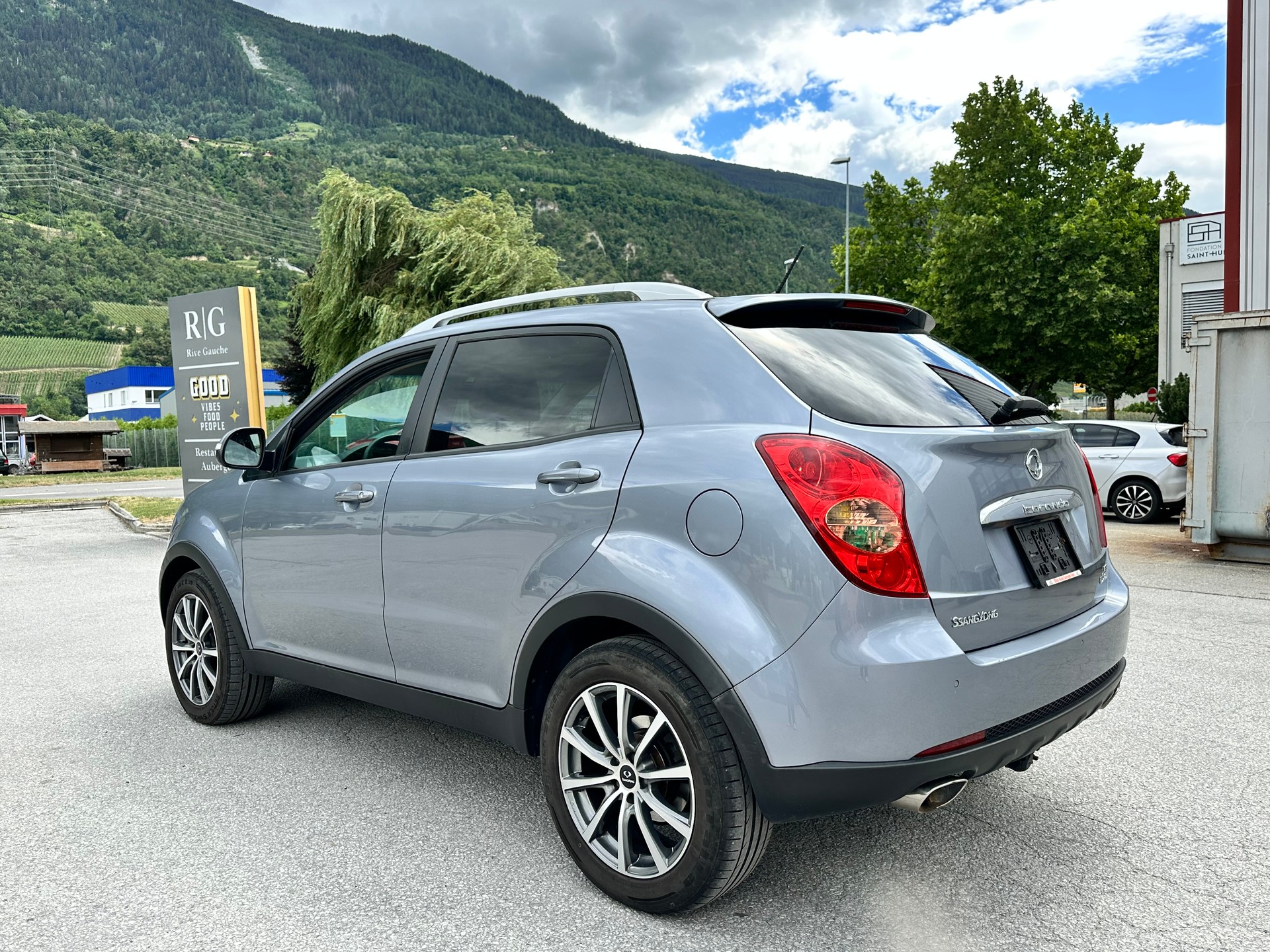 KGM-SsangYong Korando 2.0 e-XDI Quartz 4WD Automatic-image-4