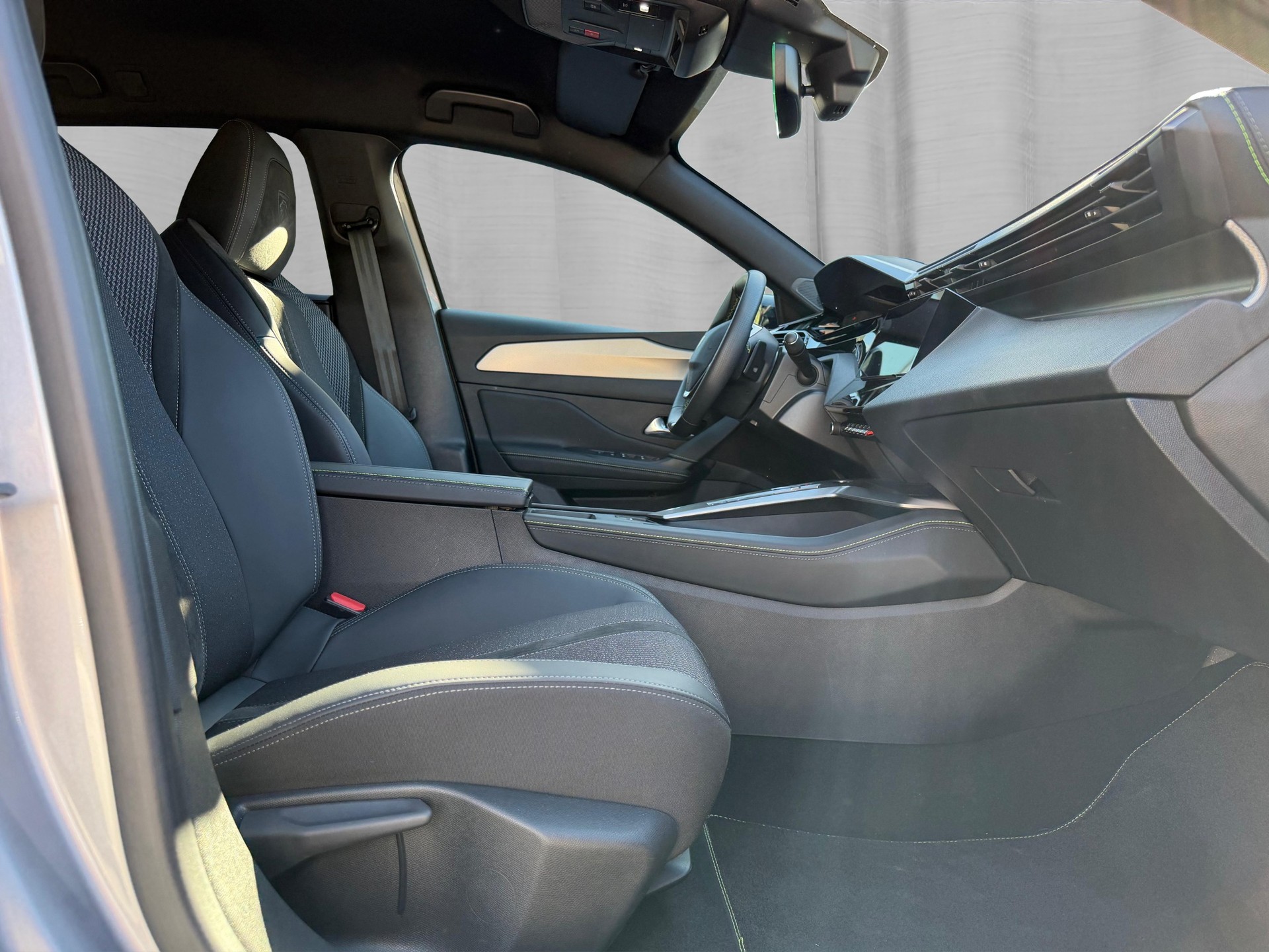PEUGEOT 308 SW 1.6 PHEV 180 GT-image-14