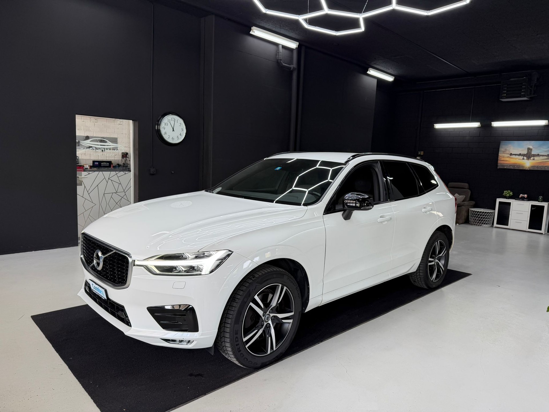 VOLVO XC60 D5 AWD R-Design Geartronic-image-2