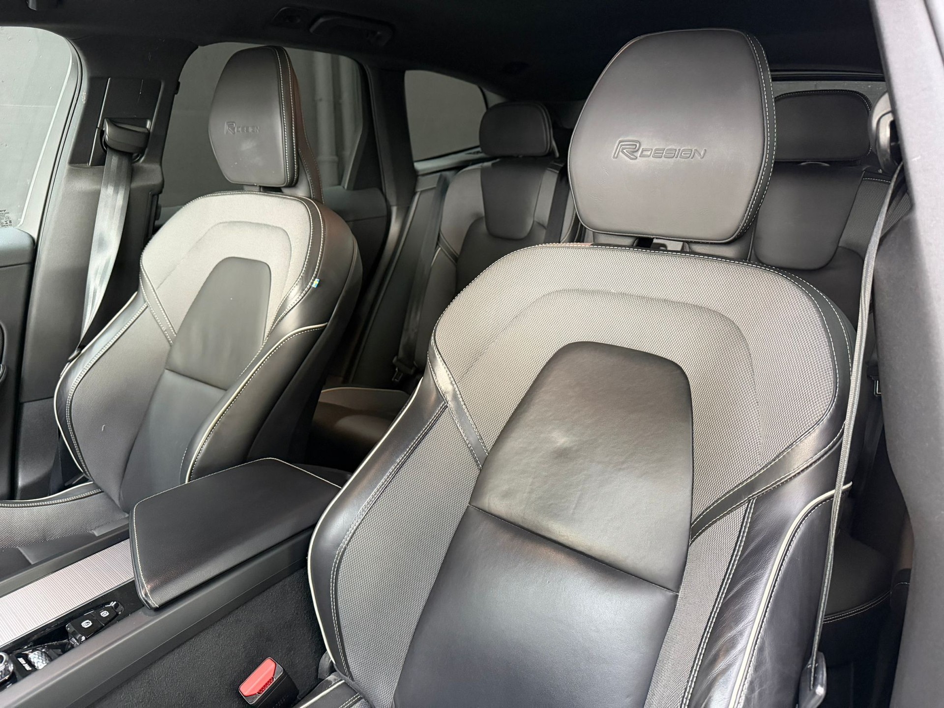 VOLVO XC60 D5 AWD R-Design Geartronic-image-8