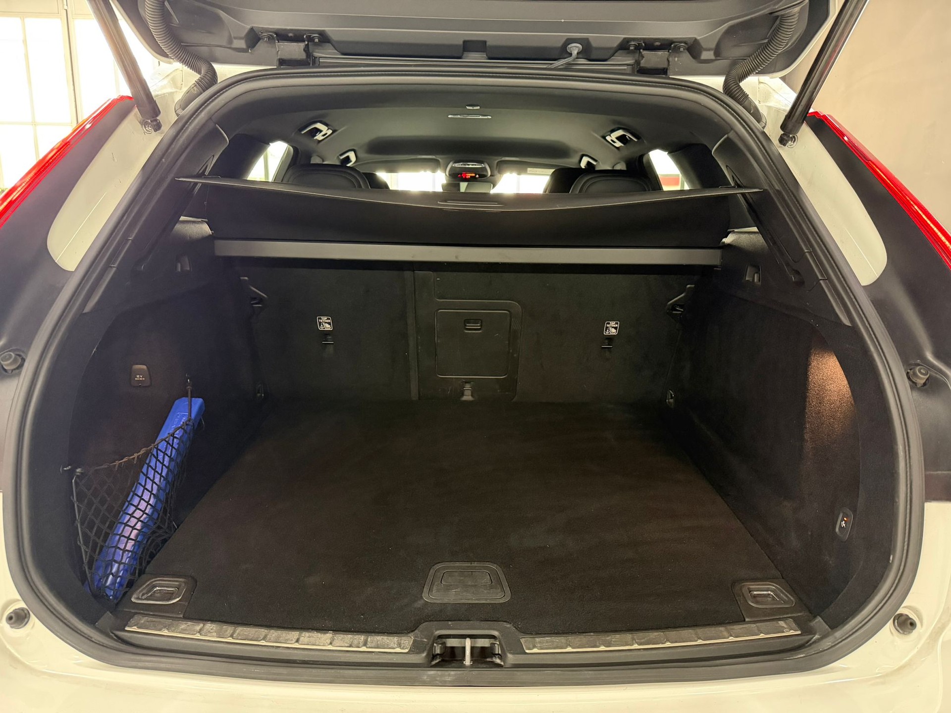 VOLVO XC60 D5 AWD R-Design Geartronic-image-12