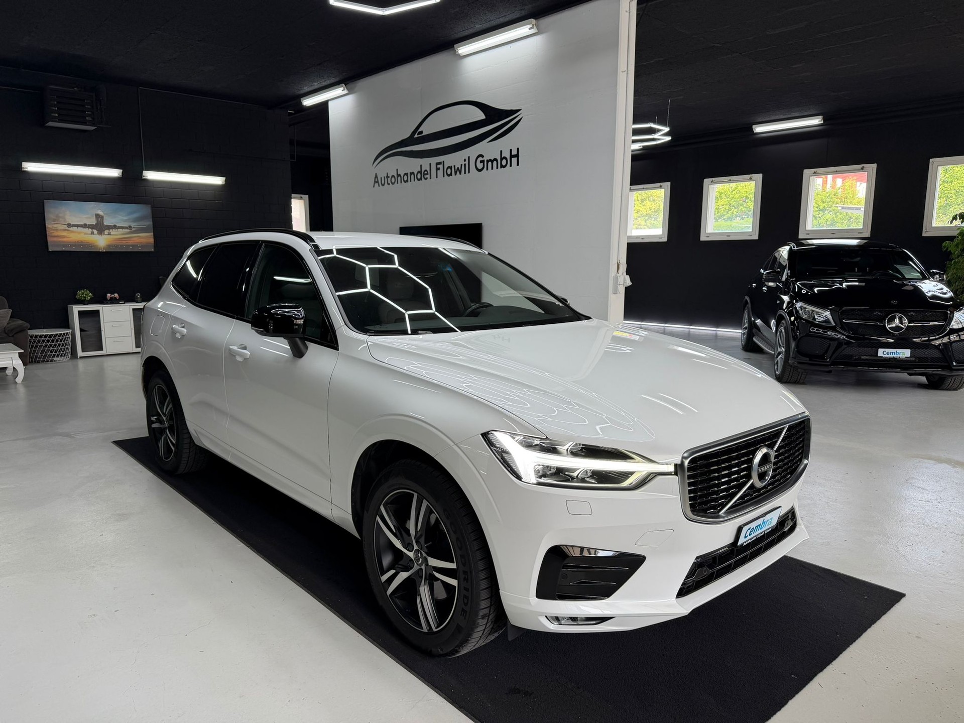 VOLVO XC60 D5 AWD R-Design Geartronic-image-0