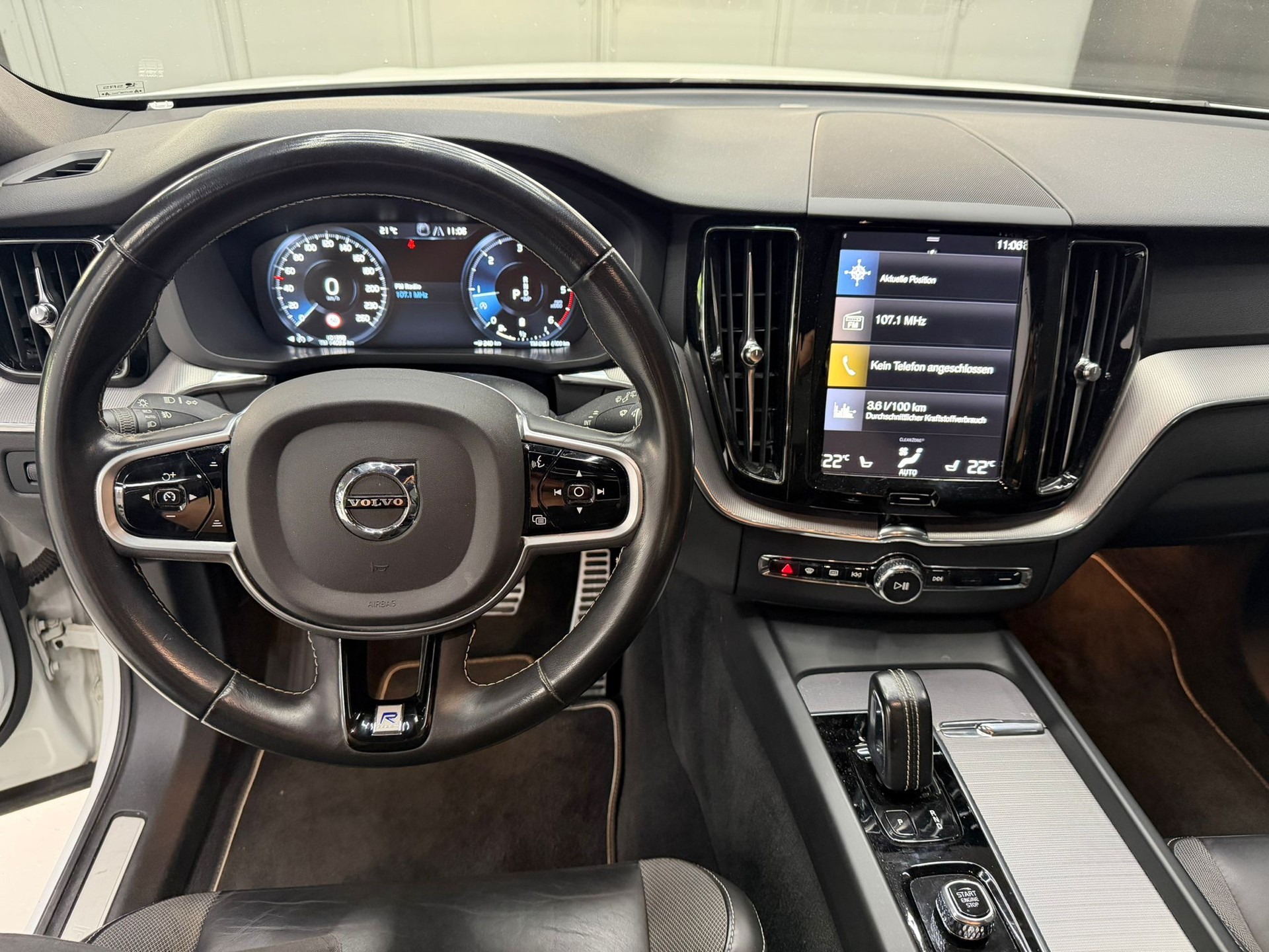 VOLVO XC60 D5 AWD R-Design Geartronic-image-7