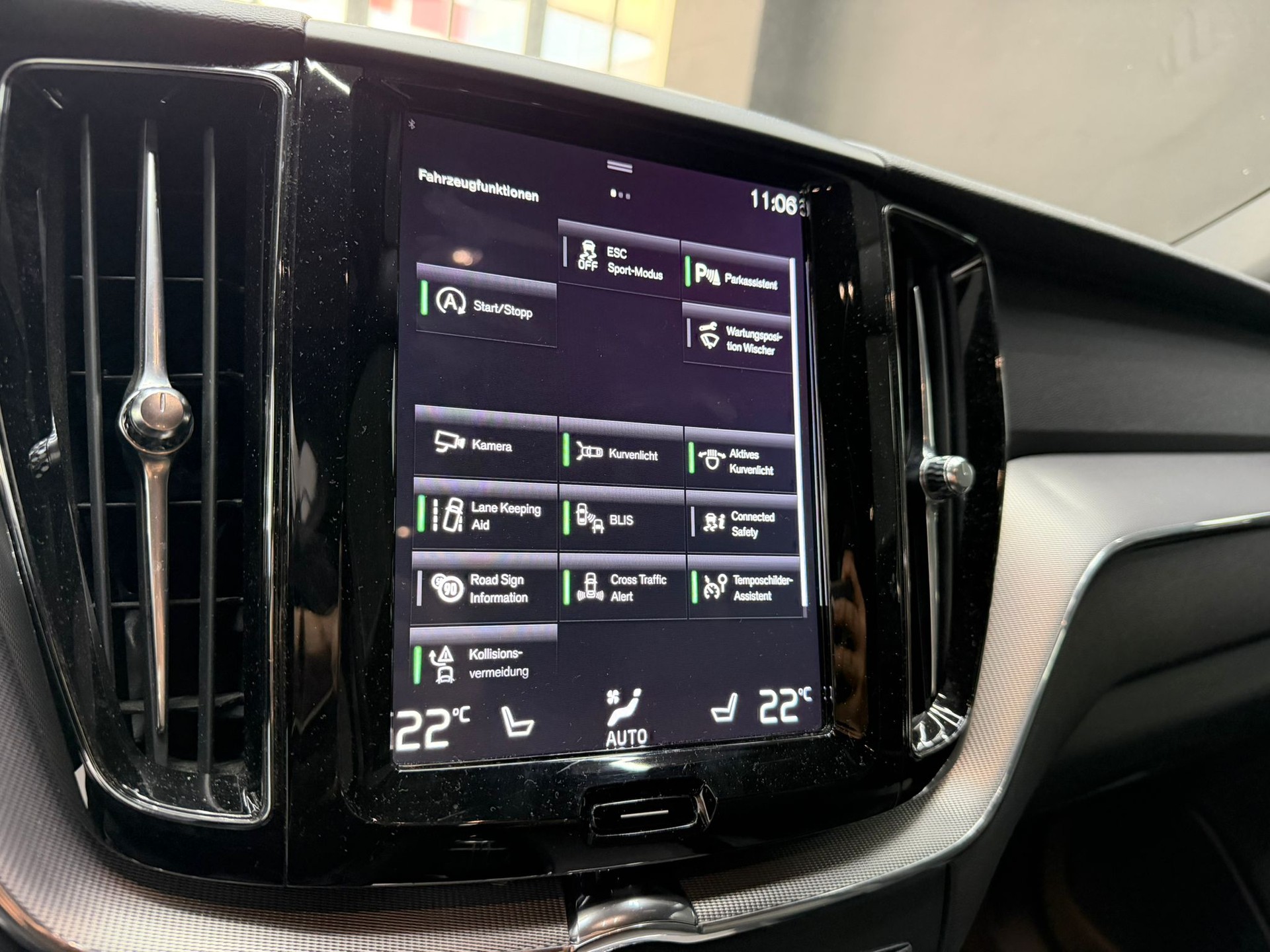 VOLVO XC60 D5 AWD R-Design Geartronic-image-9