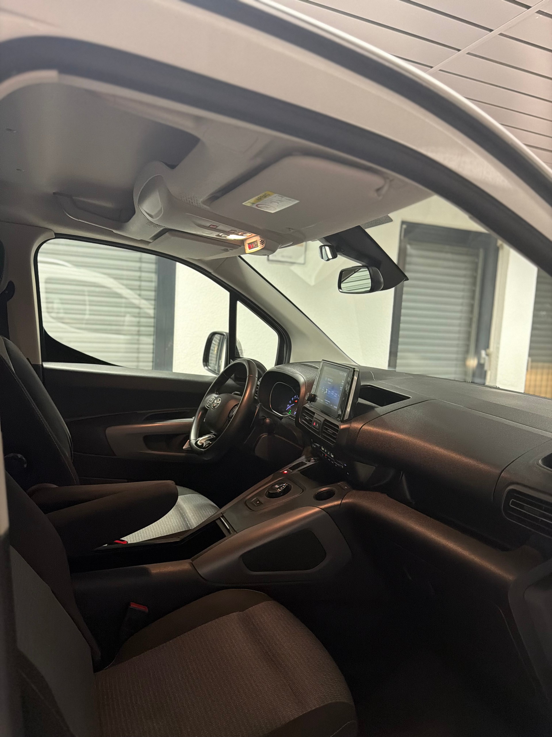 TOYOTA Proace City Verso 1.2 Style Long Automatik, Spezialausbau / ideal für Rollstuhl- oder Personentransport-image-7