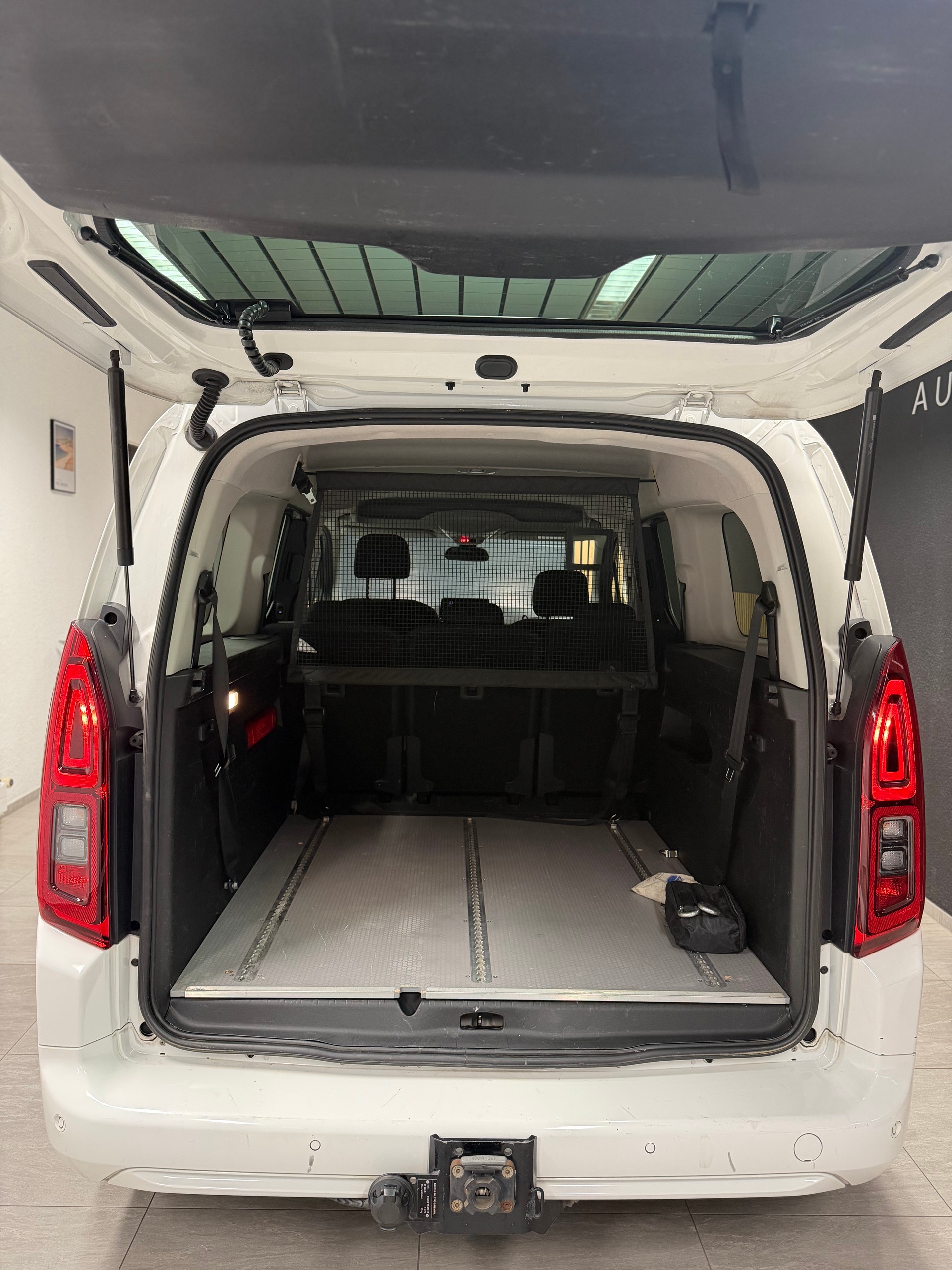 TOYOTA Proace City Verso 1.2 Style Long Automatik, Spezialausbau / ideal für Rollstuhl- oder Personentransport-image-5