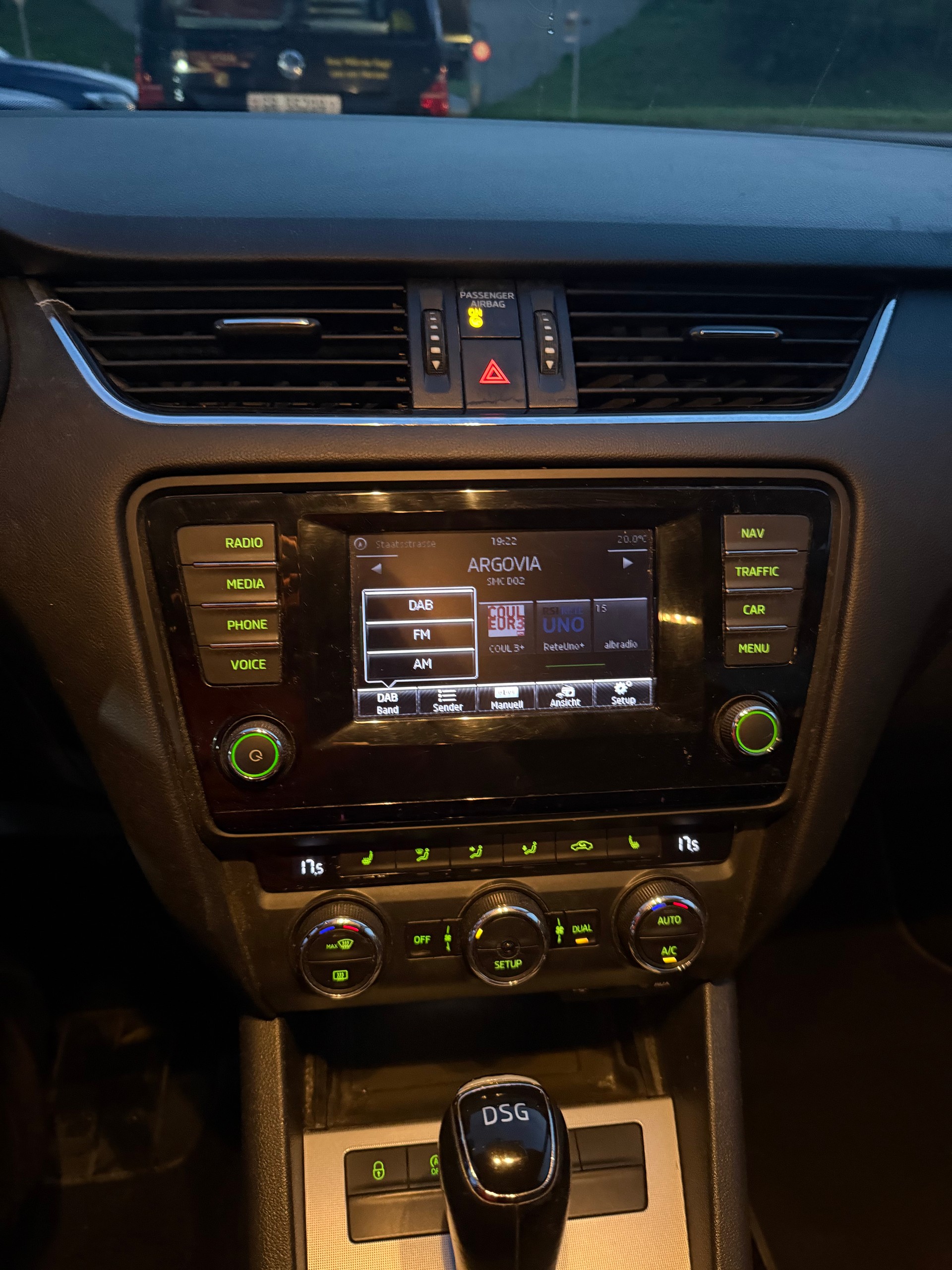 SKODA Octavia Combi 2.0 TDI Ambition DSG-image-10