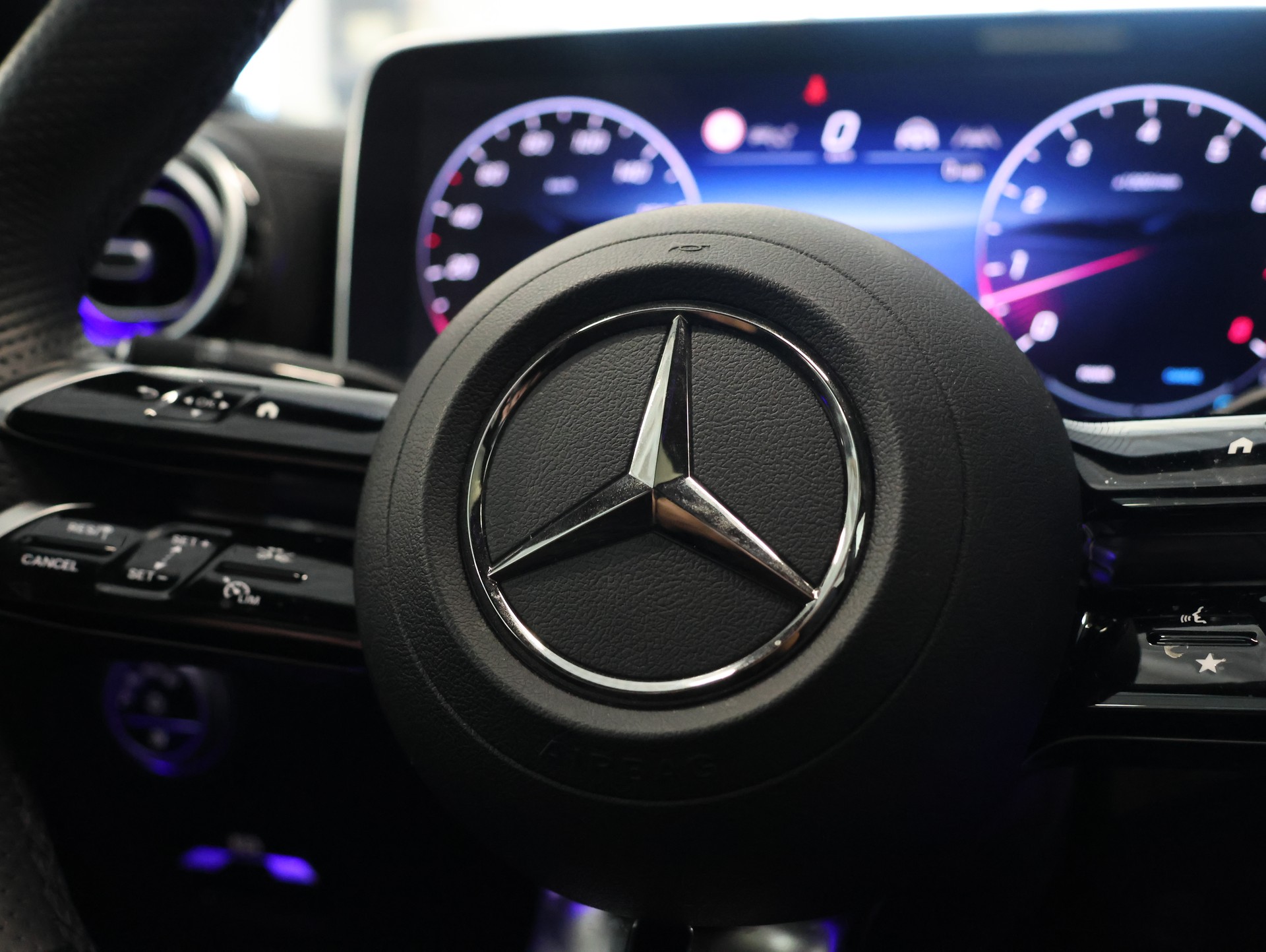 MERCEDES-BENZ C 300 4 Matic *AMG-LINE INTER-EXTERIEUR*-image-17
