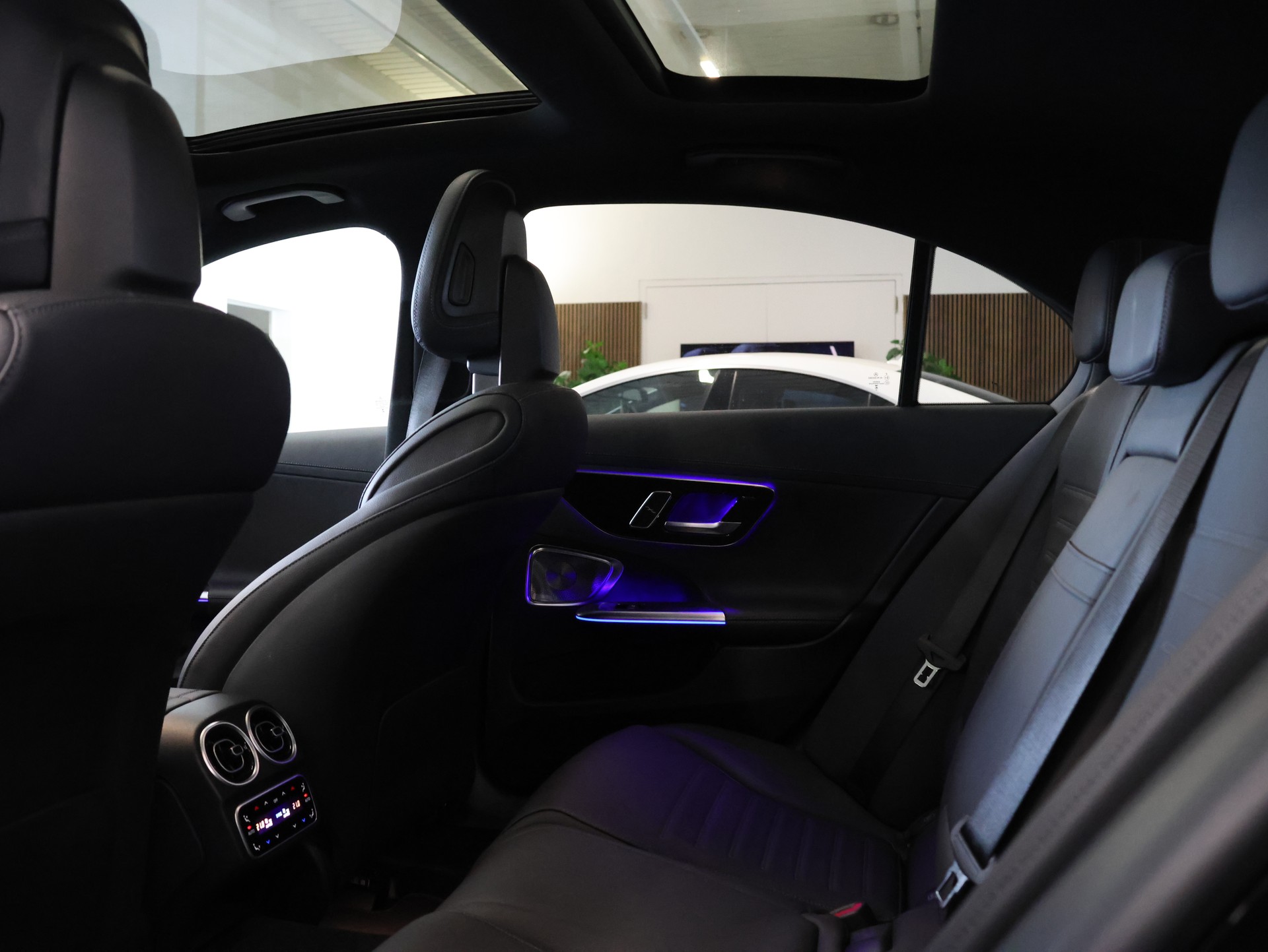 MERCEDES-BENZ C 300 4 Matic *AMG-LINE INTER-EXTERIEUR*-image-29