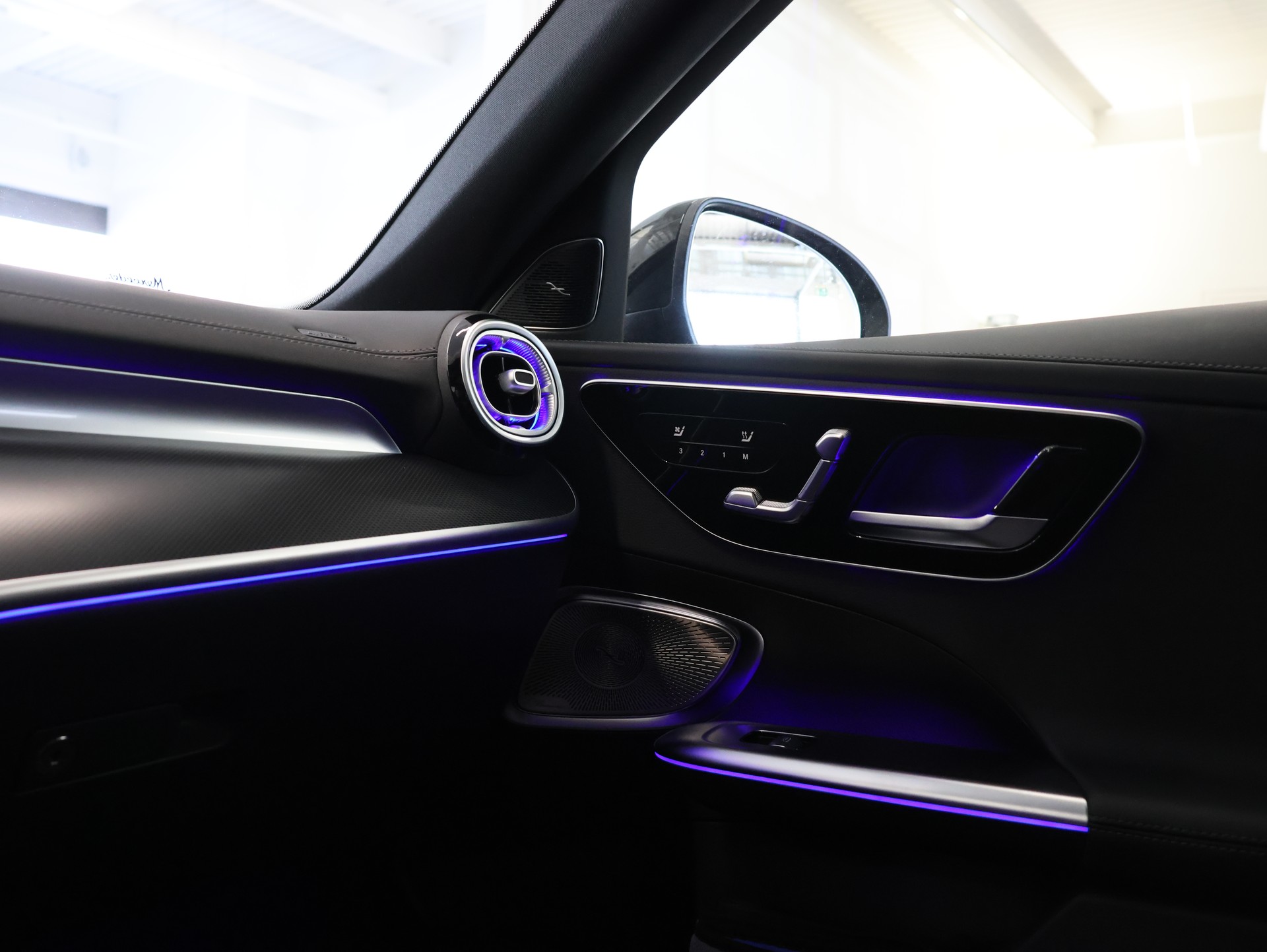 MERCEDES-BENZ C 300 4 Matic *AMG-LINE INTER-EXTERIEUR*-image-22