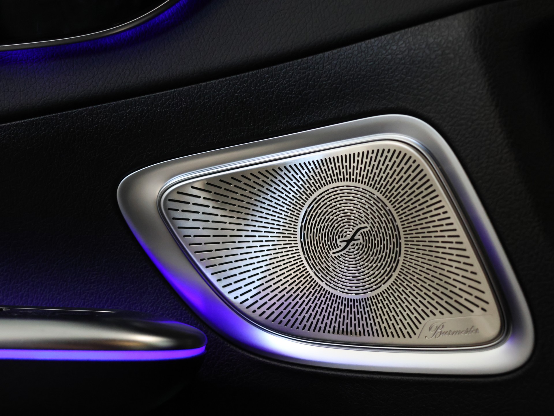 MERCEDES-BENZ C 300 4 Matic *AMG-LINE INTER-EXTERIEUR*-image-26