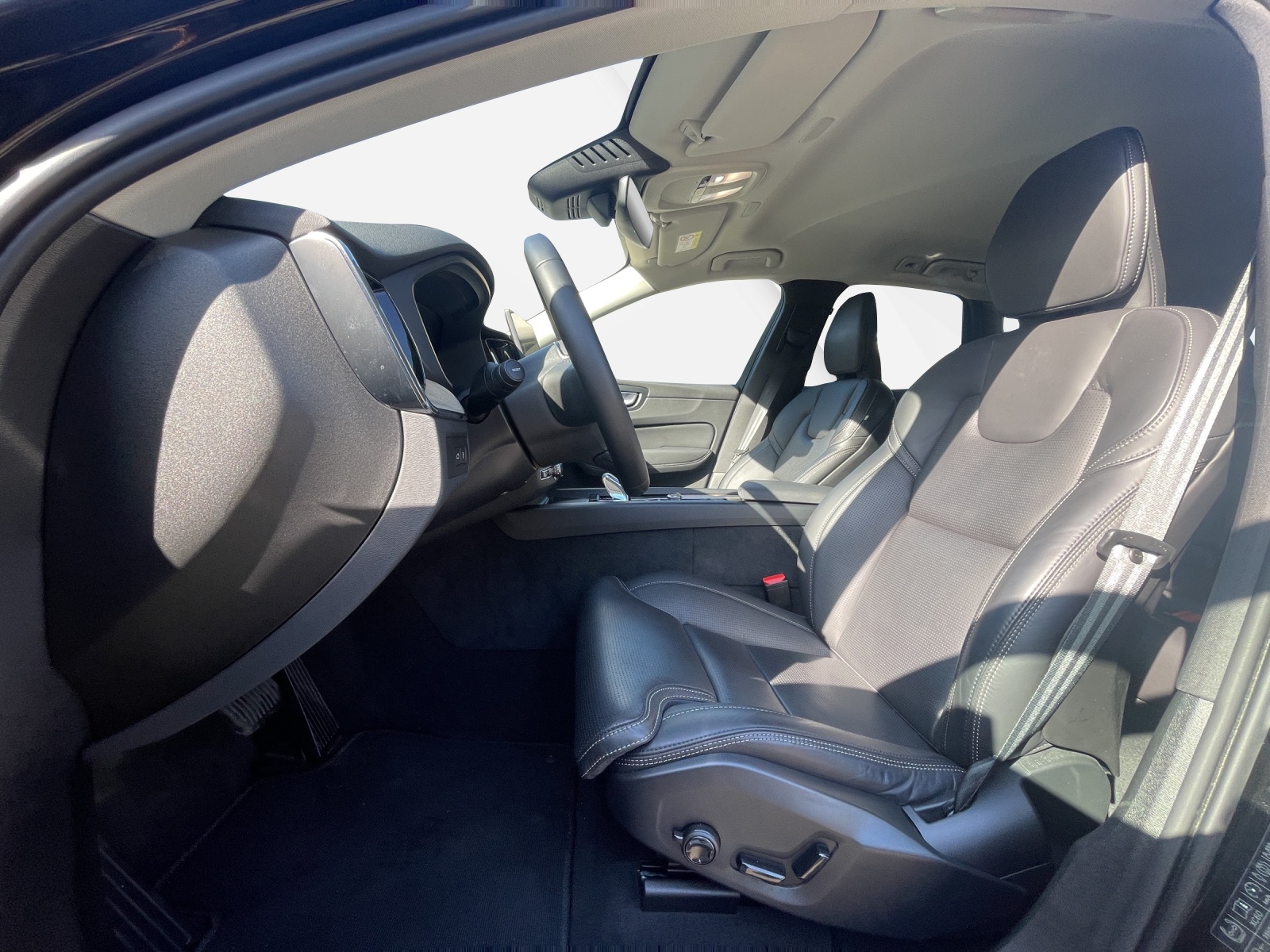 VOLVO XC60 2.0 T6 TE Plus Dark eAWD-image-9