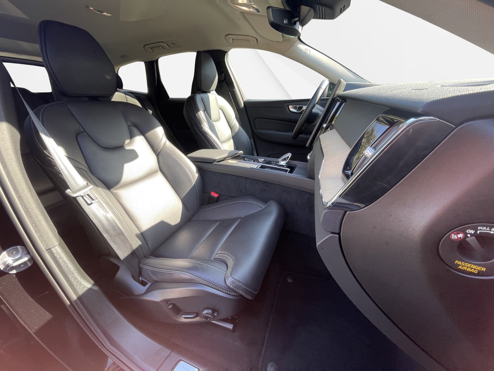 VOLVO XC60 2.0 T6 TE Plus Dark eAWD-image-17