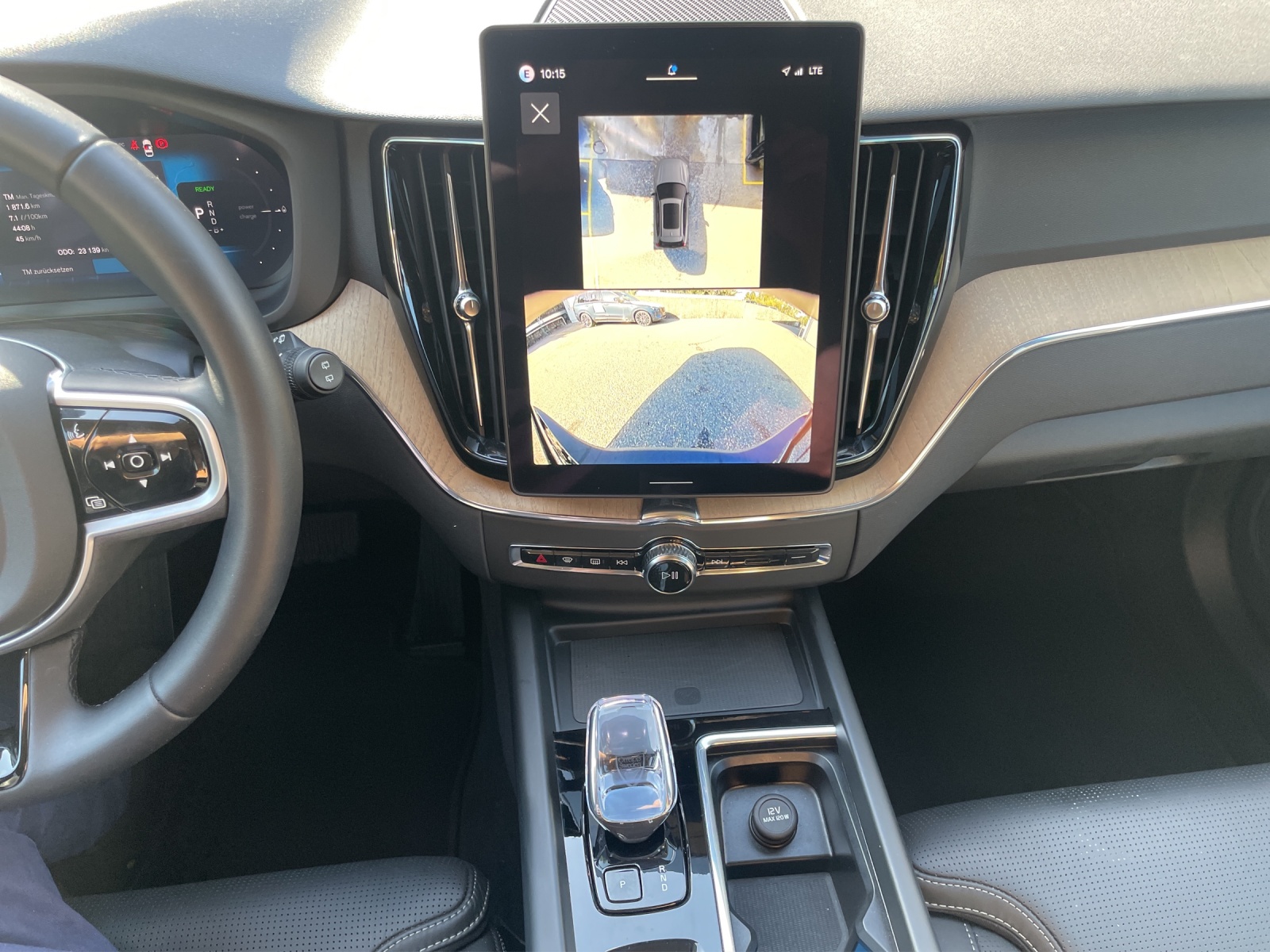 VOLVO XC60 2.0 T6 TE Plus Dark eAWD-image-16