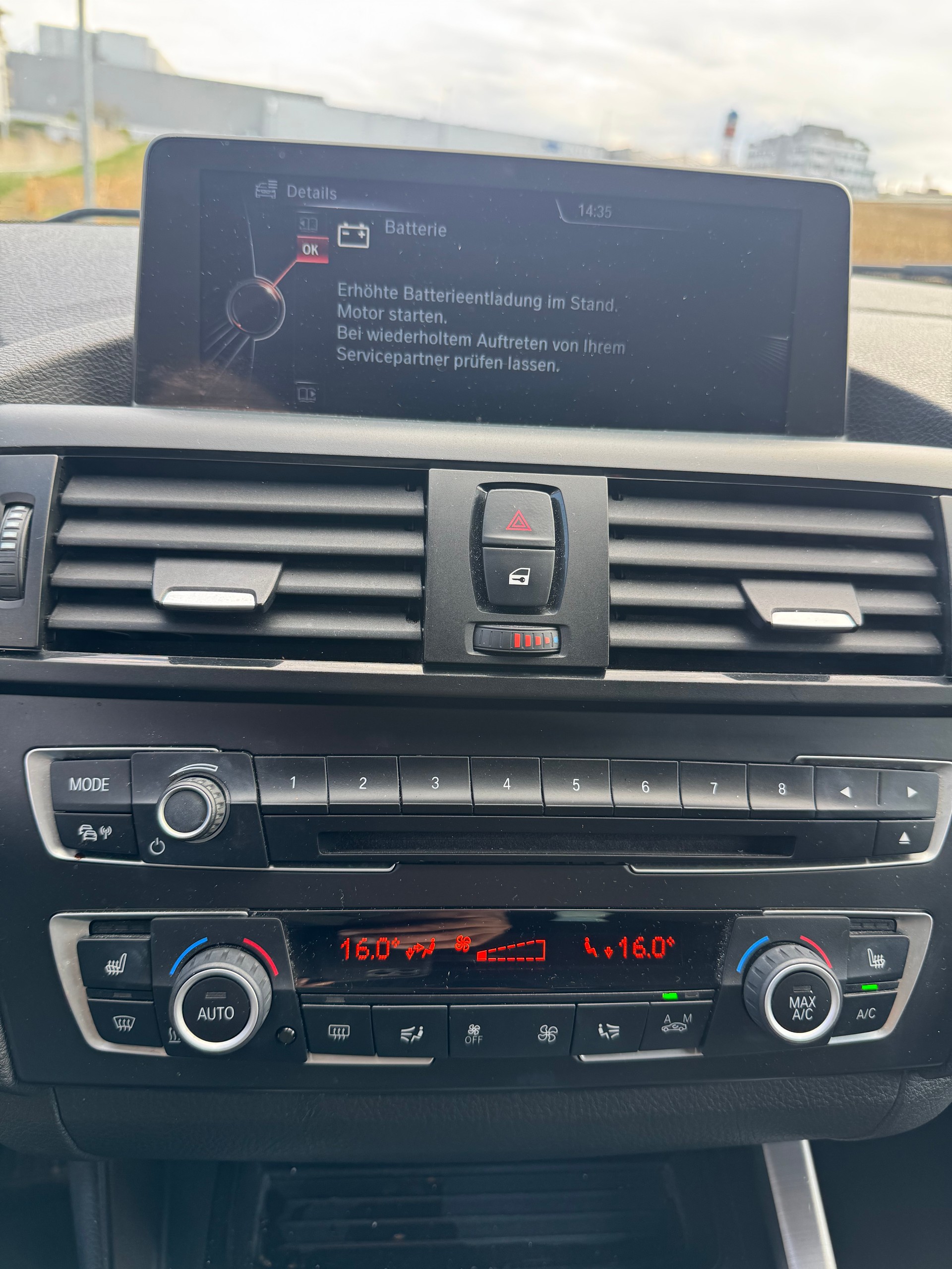 BMW 118i Urban Line Steptronic-image-10