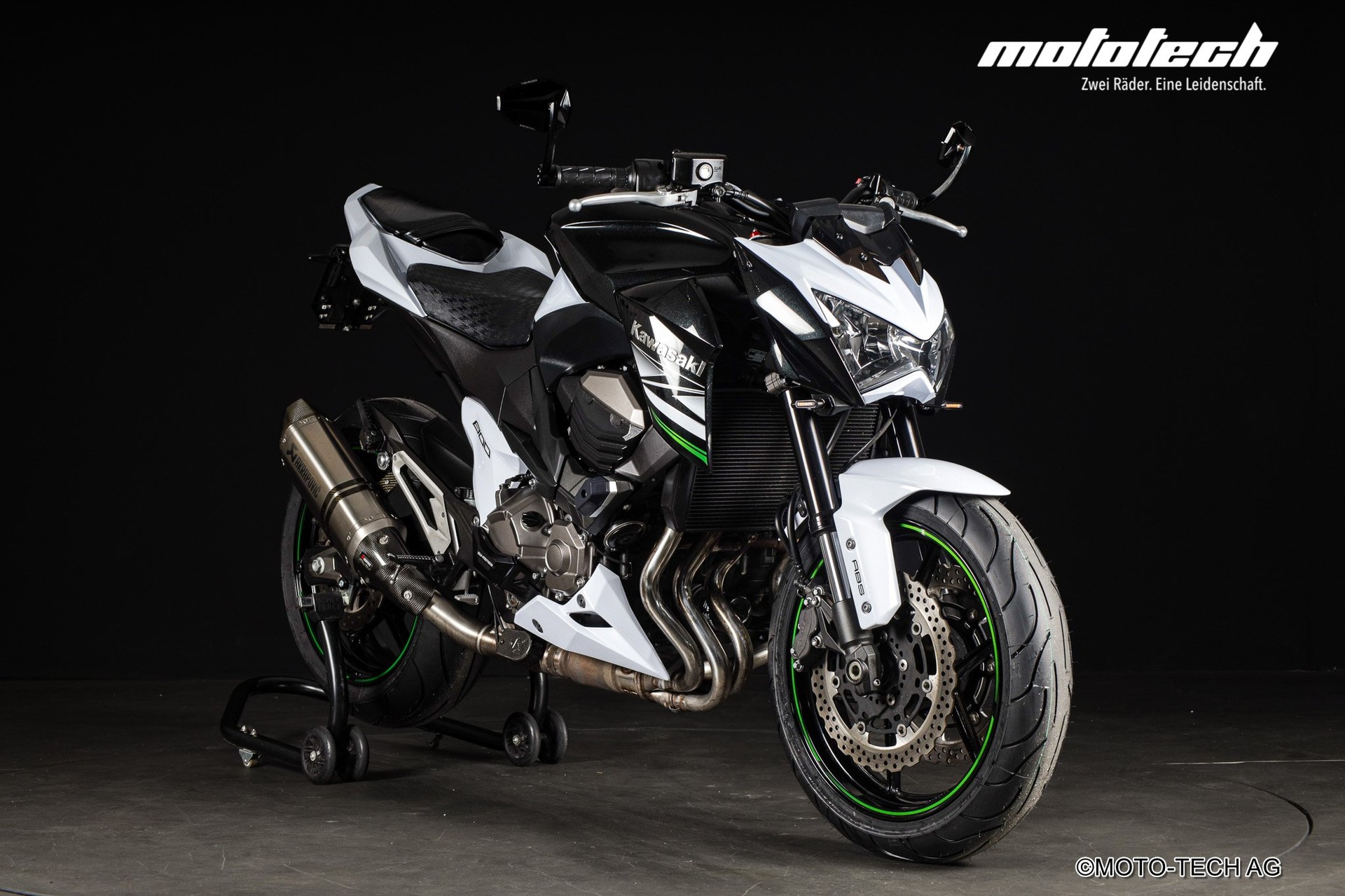KAWASAKI Z 800 ABS (35kW) AKRAPOVIC