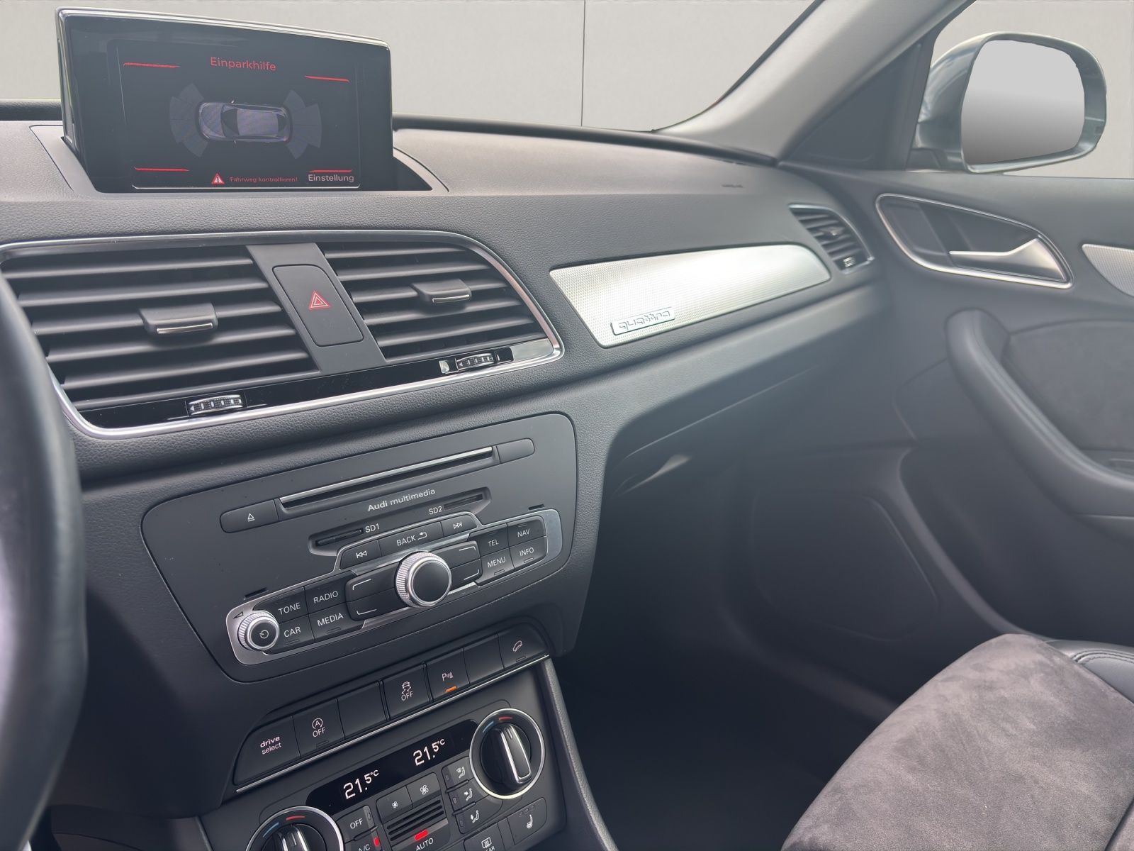 AUDI Q3 2.0 TFSI Sport quattro S-Tr.-image-4