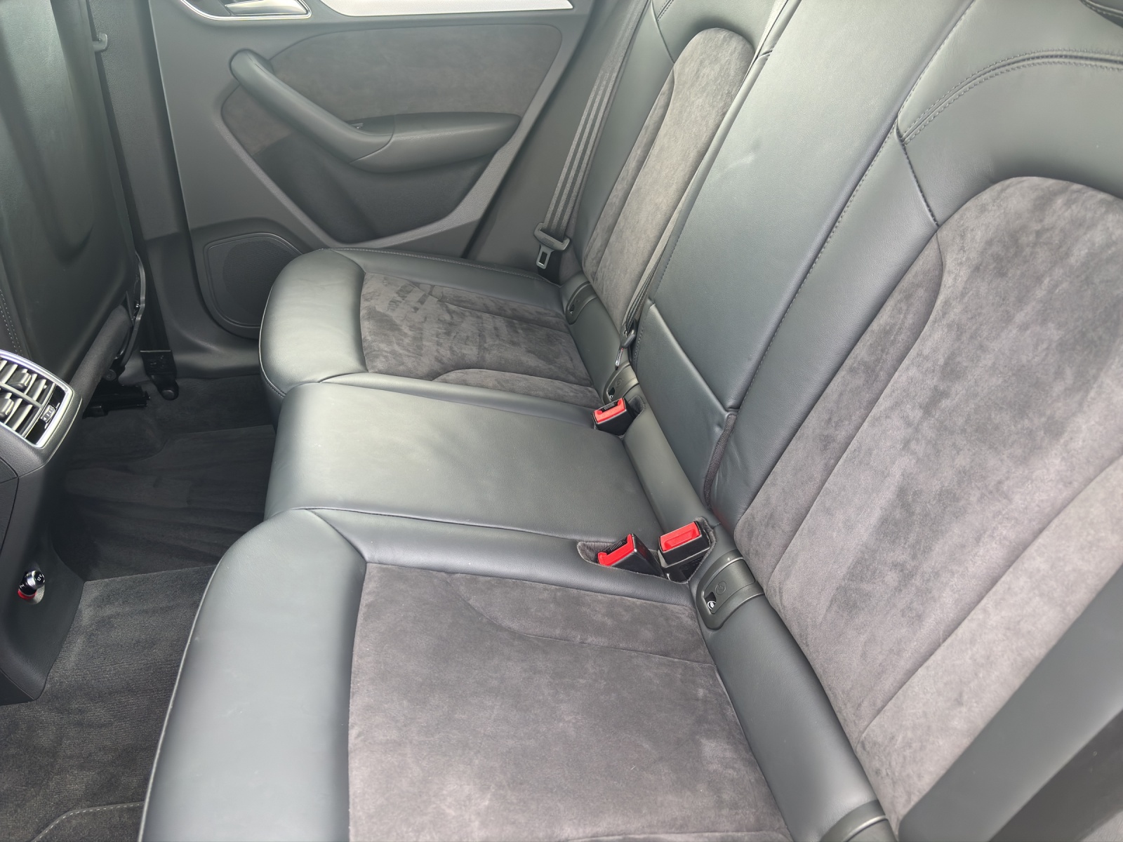 AUDI Q3 2.0 TFSI Sport quattro S-Tr.-image-6
